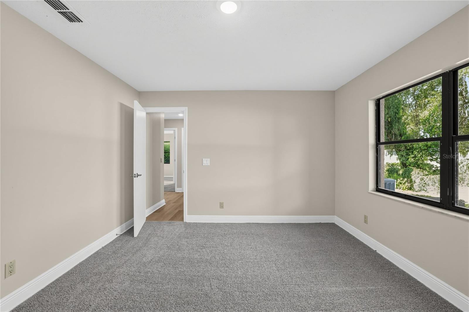 1005 HOLLYBERRY CT