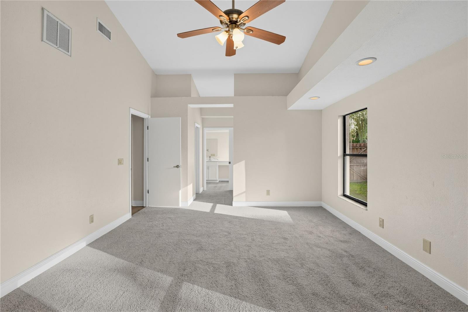 1005 HOLLYBERRY CT
