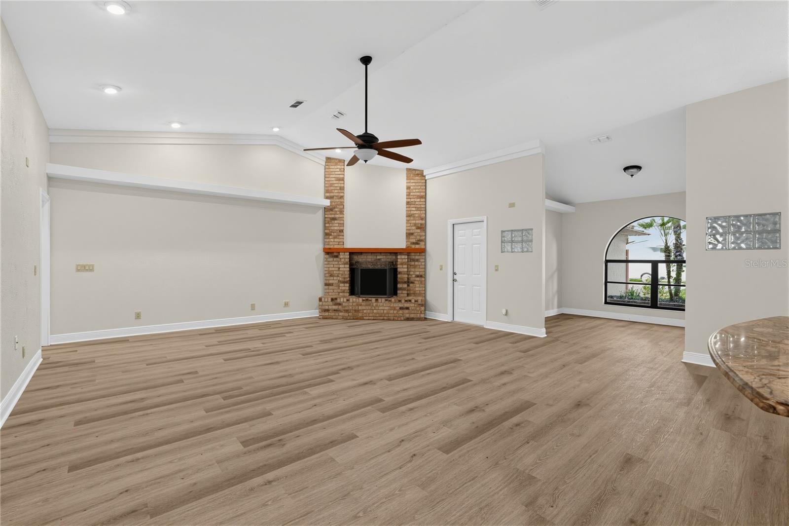 1005 HOLLYBERRY CT