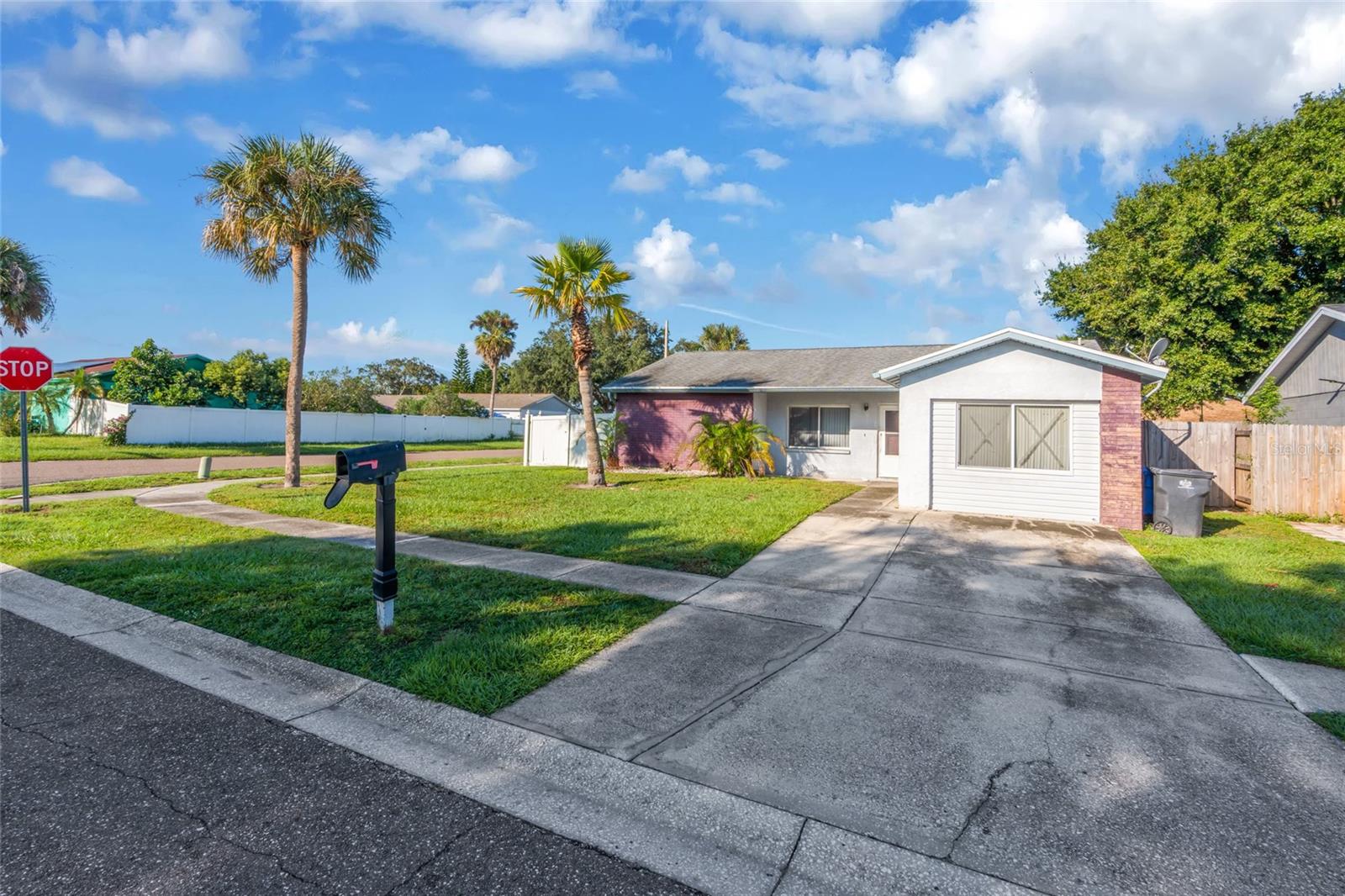 1002 PINE RIDGE CIR