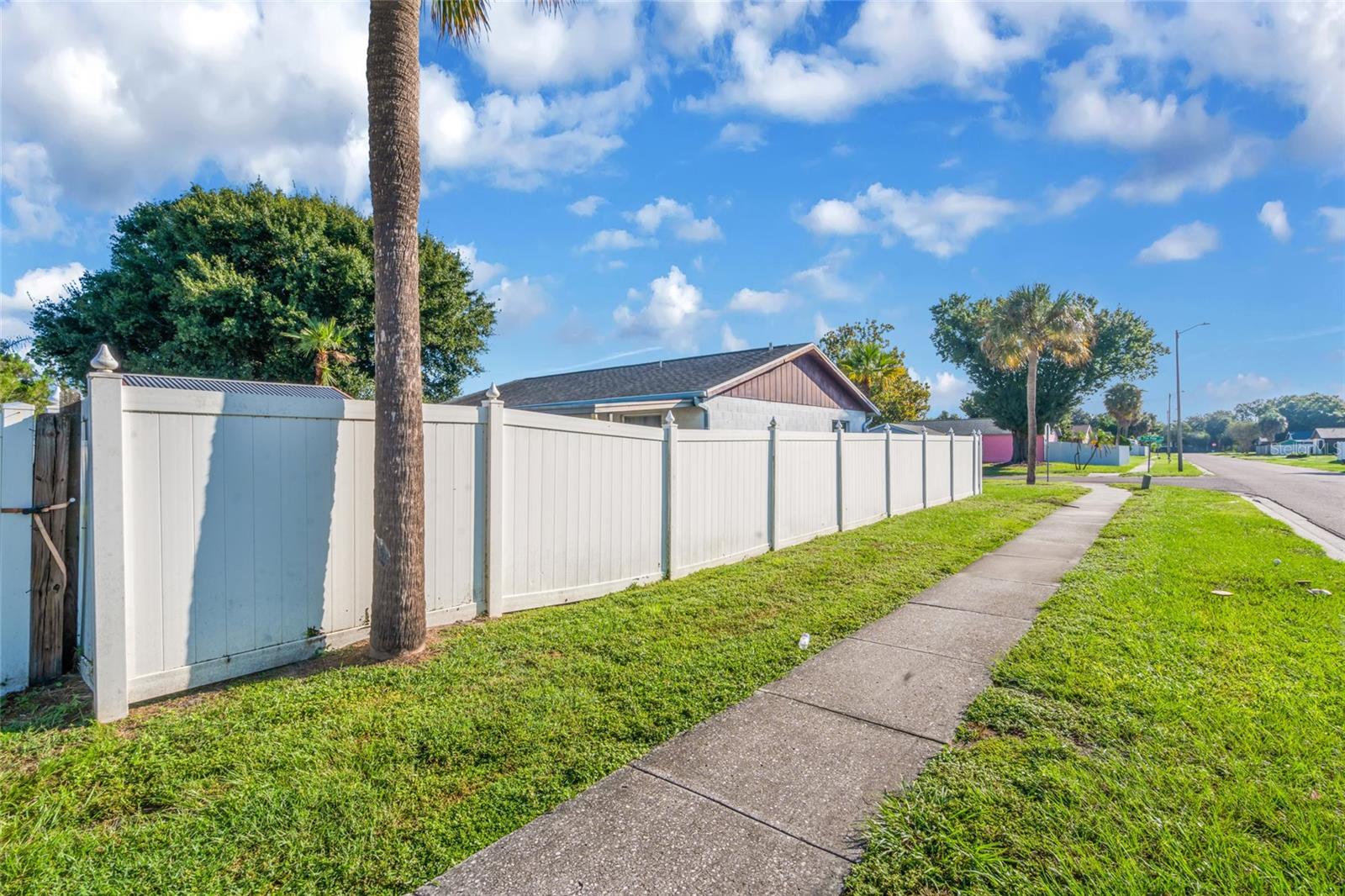 1002 PINE RIDGE CIR