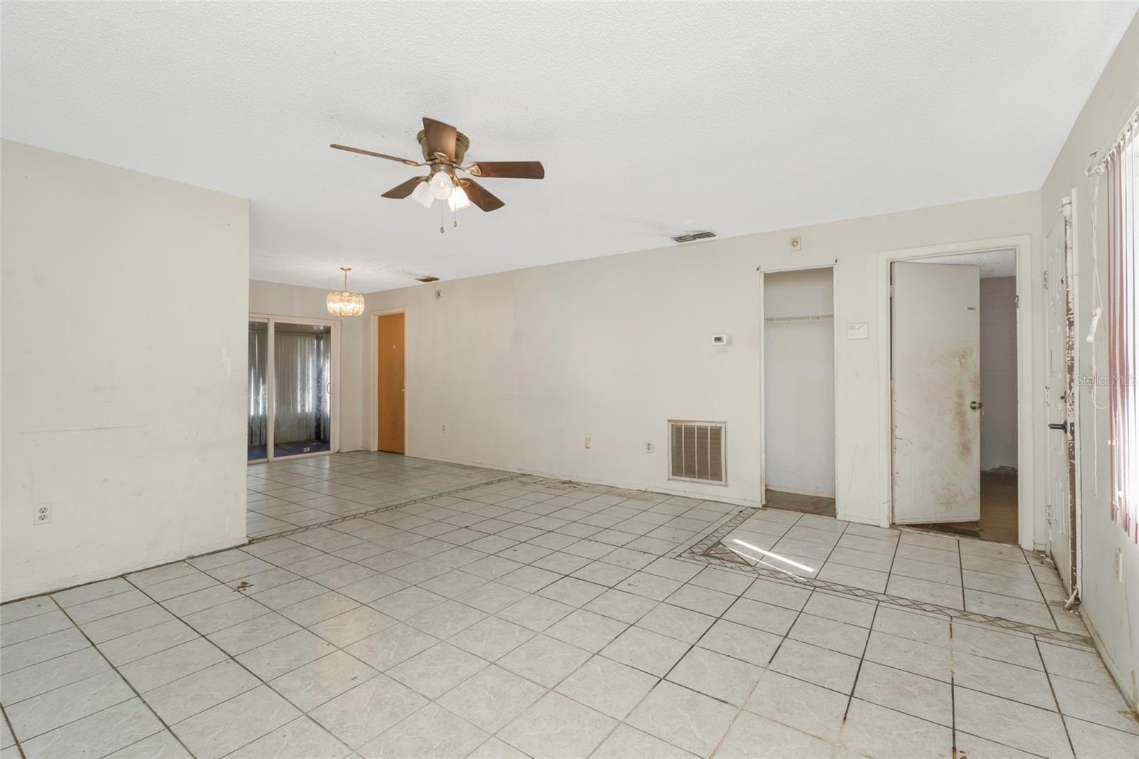 1002 PINE RIDGE CIR