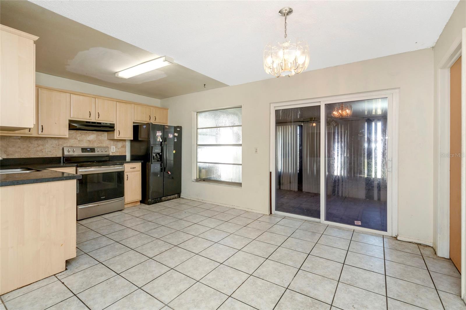 1002 PINE RIDGE CIR