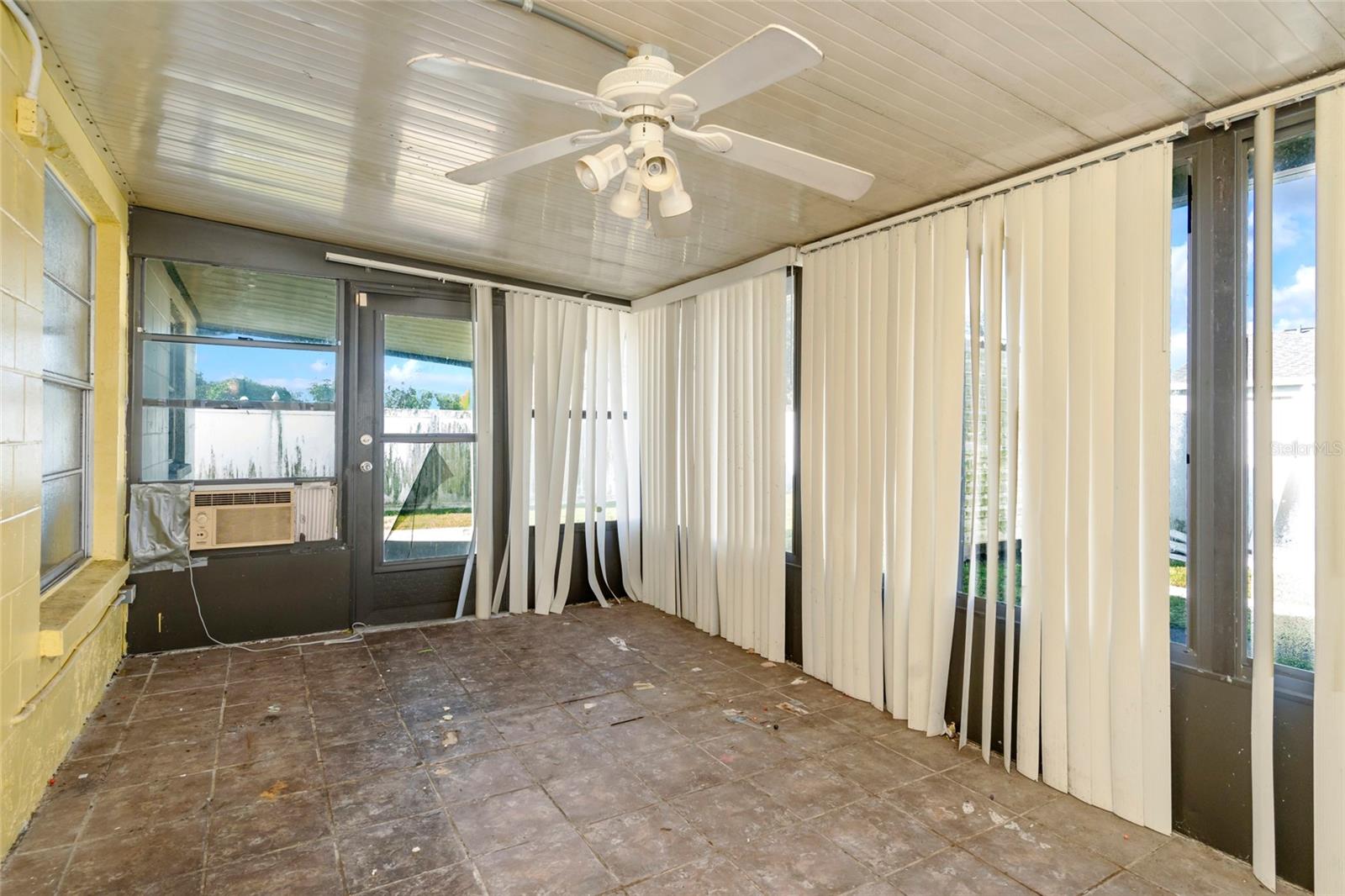 1002 PINE RIDGE CIR
