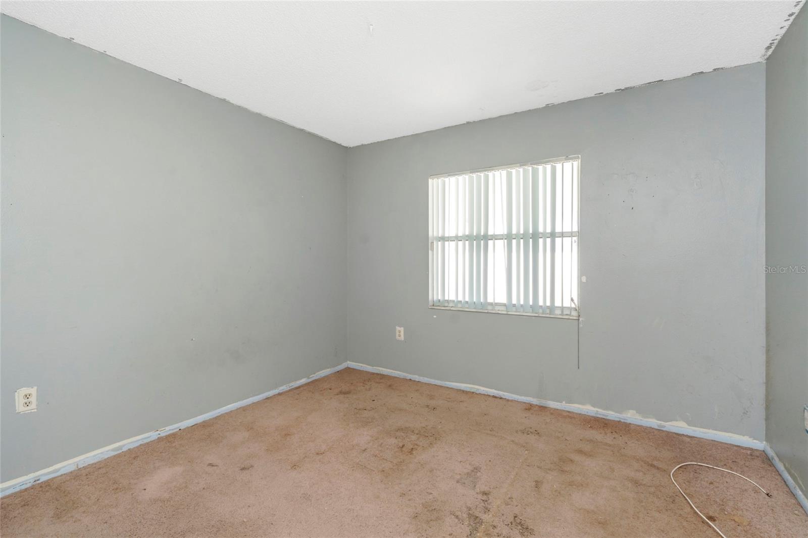 1002 PINE RIDGE CIR