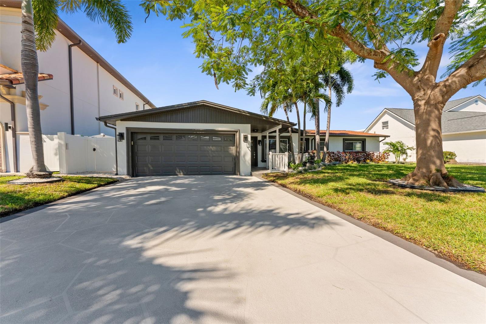 3912 FONTAINEBLEAU DR