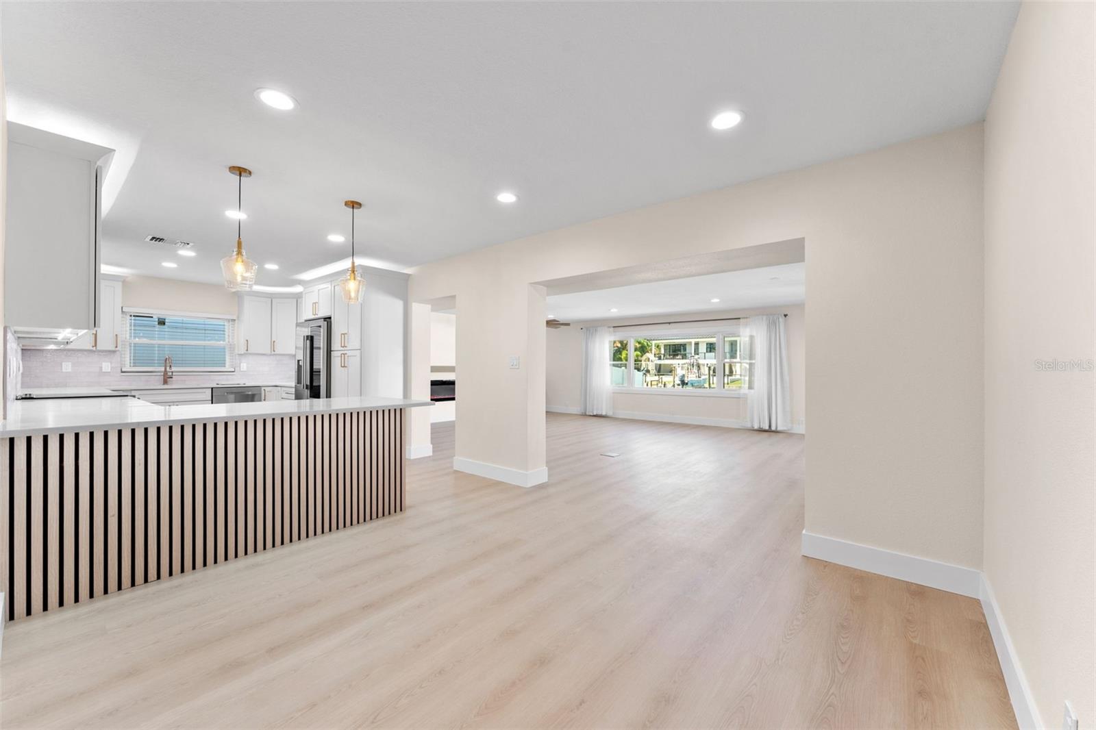 3912 FONTAINEBLEAU DR