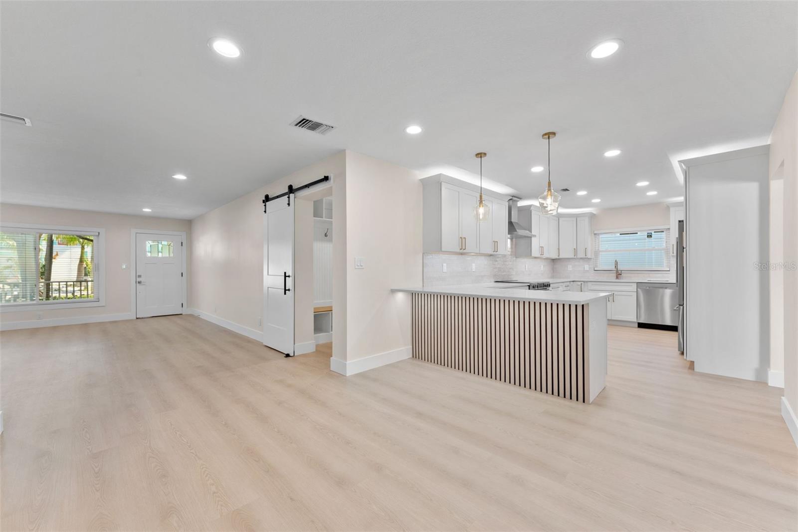 3912 FONTAINEBLEAU DR