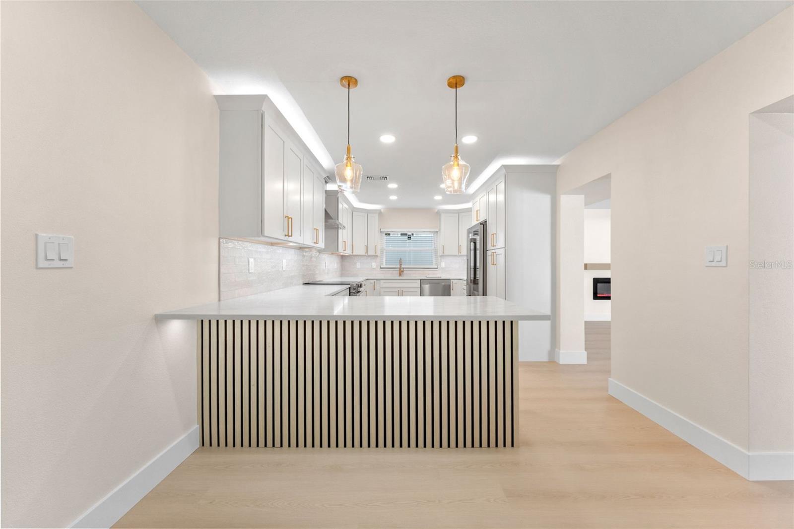 3912 FONTAINEBLEAU DR