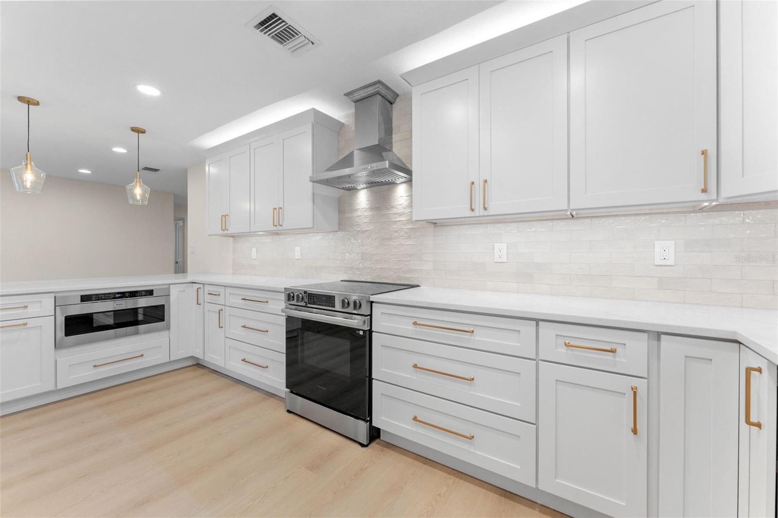 3912 FONTAINEBLEAU DR
