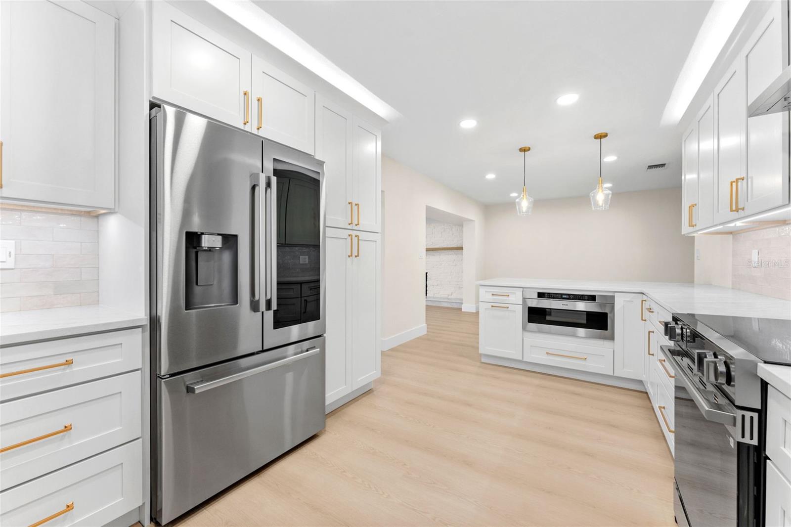 3912 FONTAINEBLEAU DR