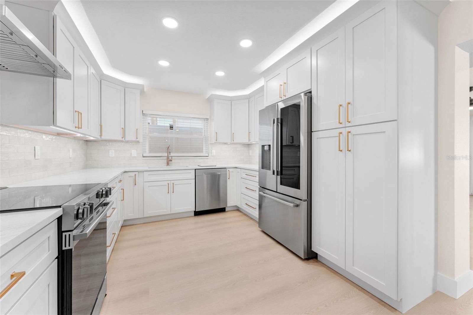 3912 FONTAINEBLEAU DR