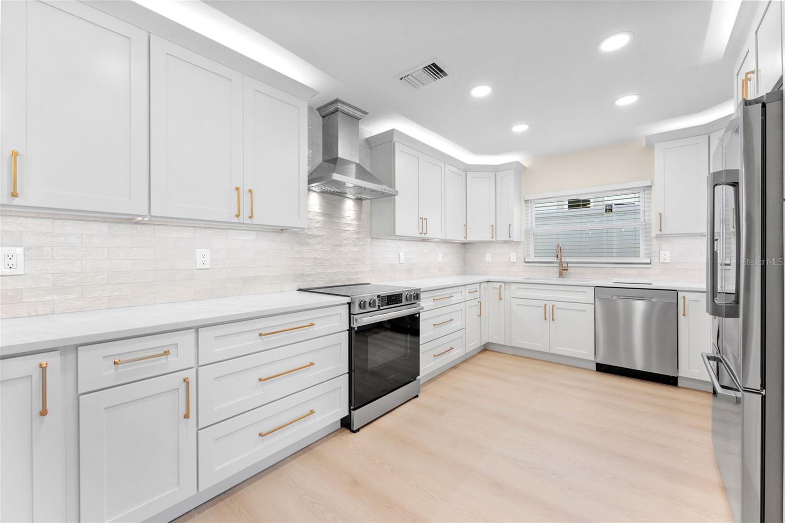 3912 FONTAINEBLEAU DR