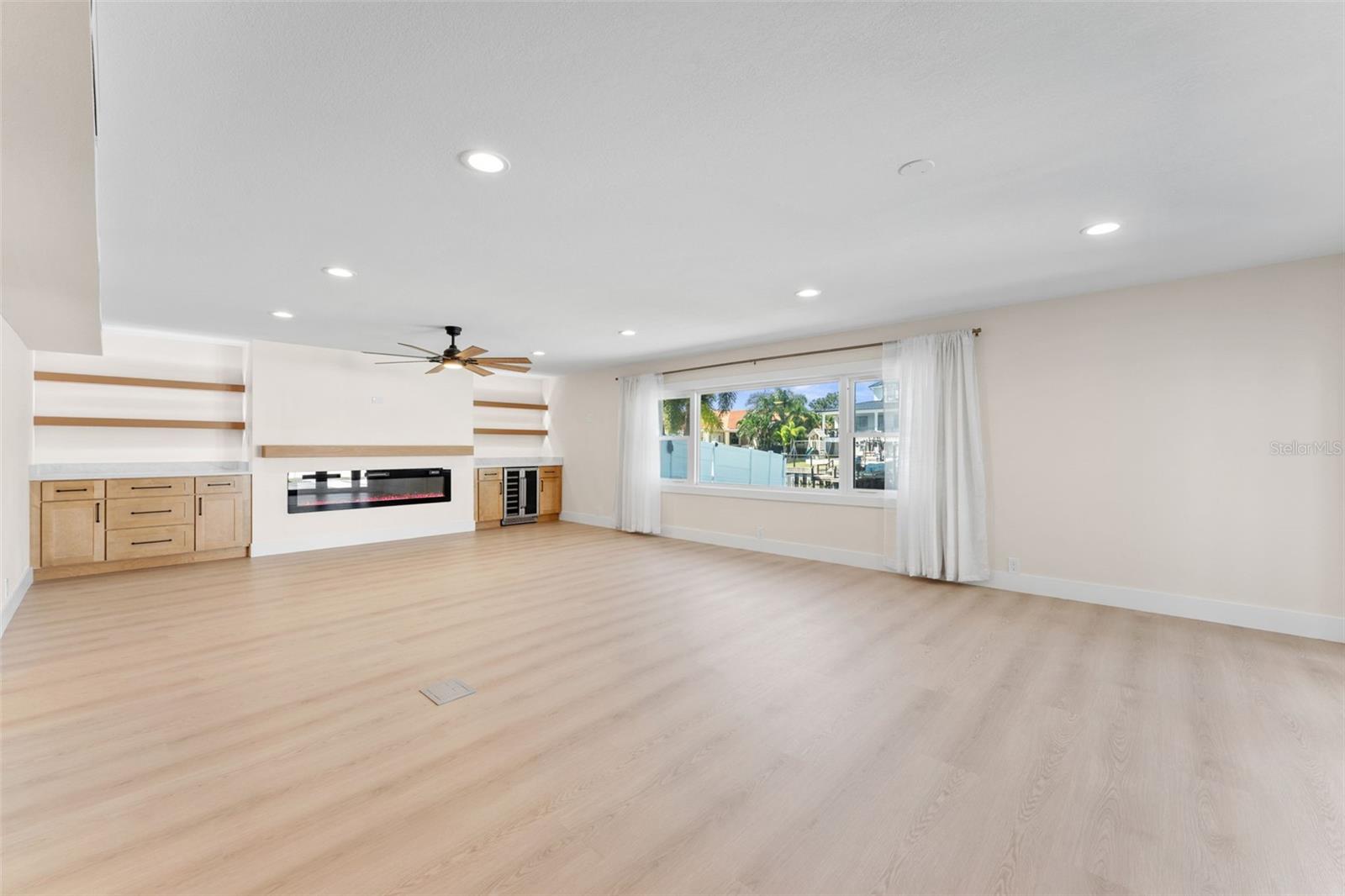 3912 FONTAINEBLEAU DR