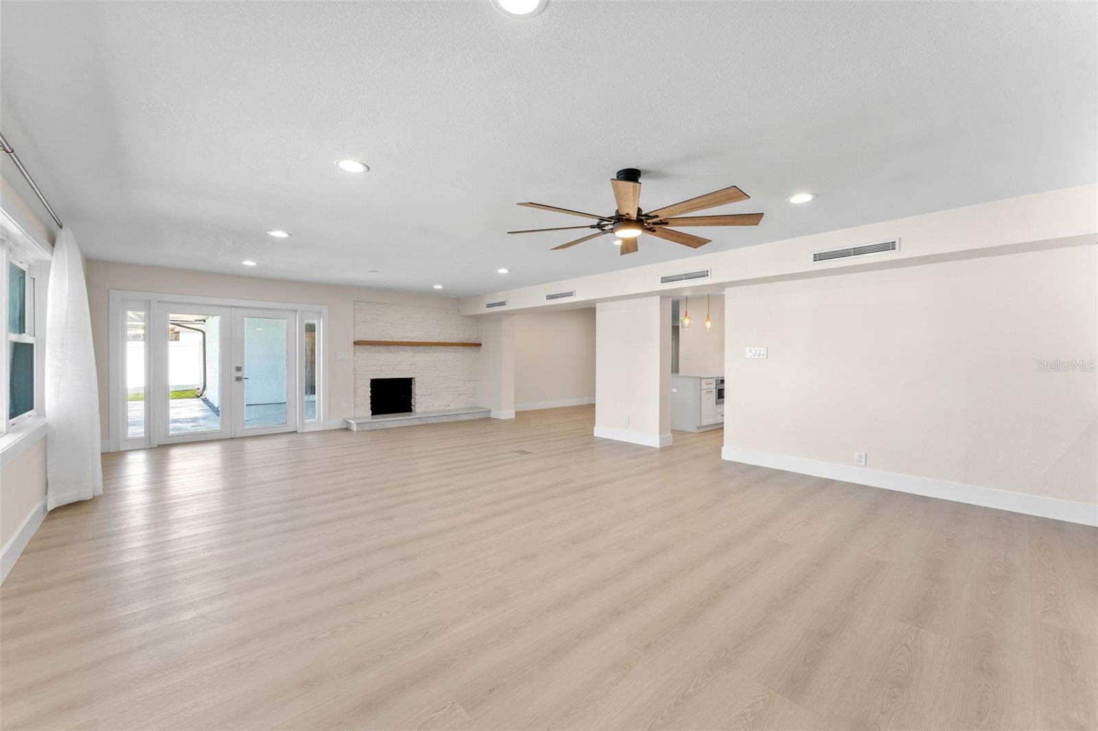 3912 FONTAINEBLEAU DR