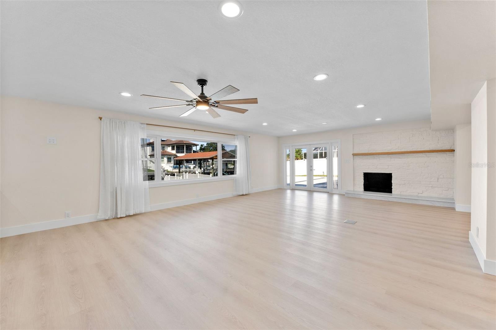 3912 FONTAINEBLEAU DR