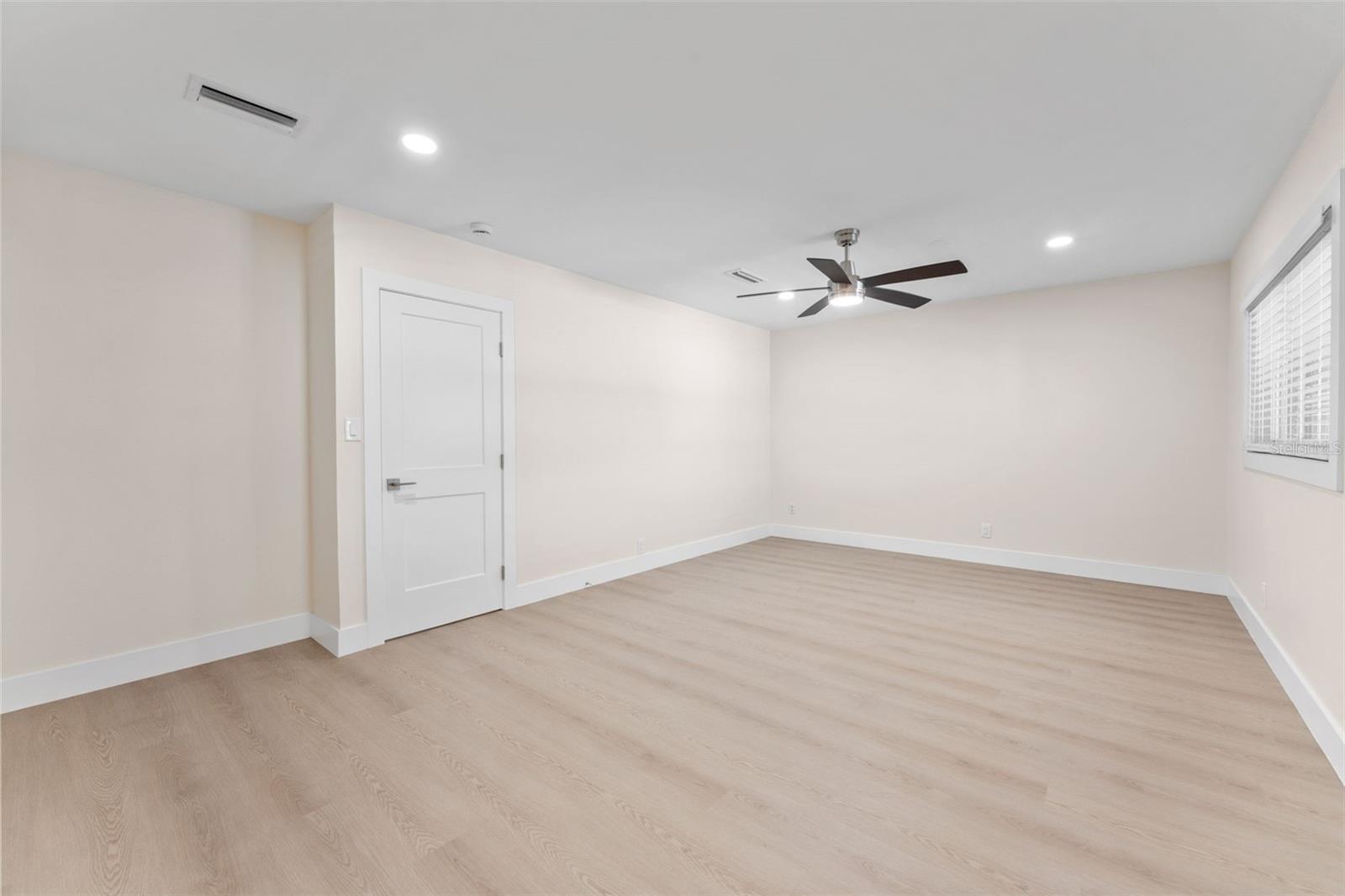 3912 FONTAINEBLEAU DR