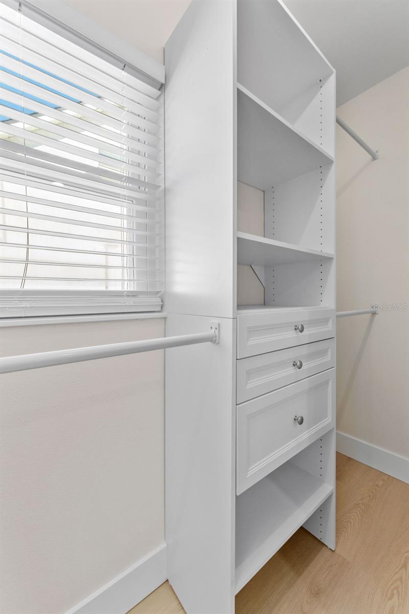 3912 FONTAINEBLEAU DR