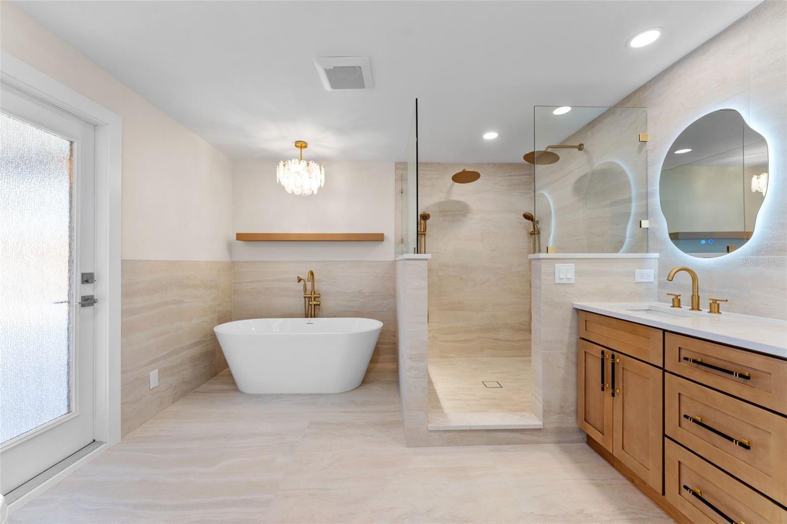 3912 FONTAINEBLEAU DR