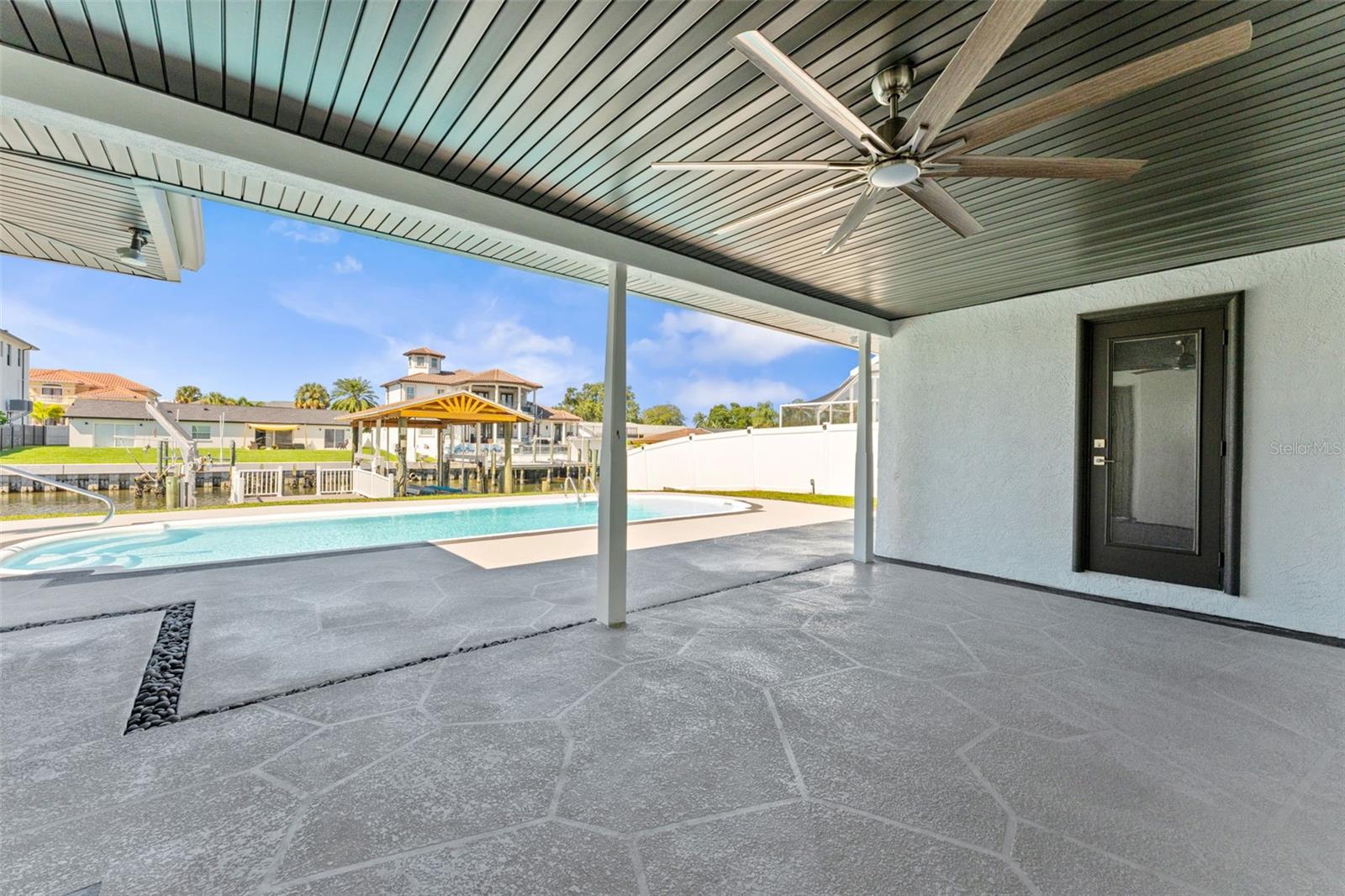 3912 FONTAINEBLEAU DR