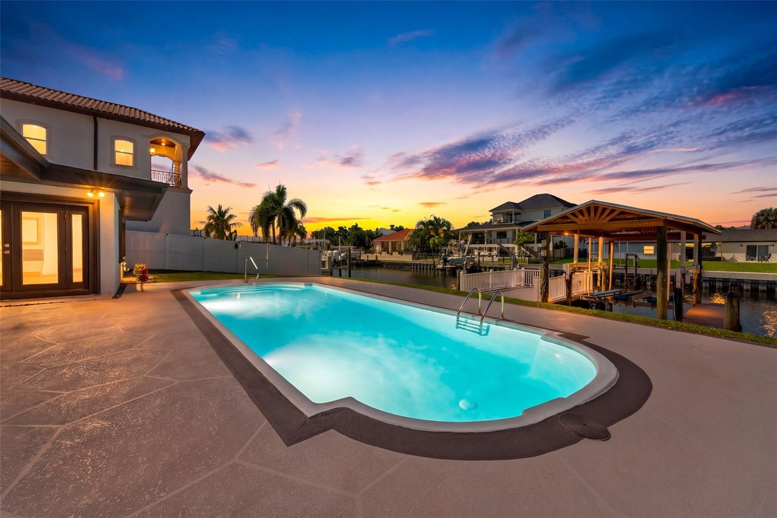 3912 FONTAINEBLEAU DR