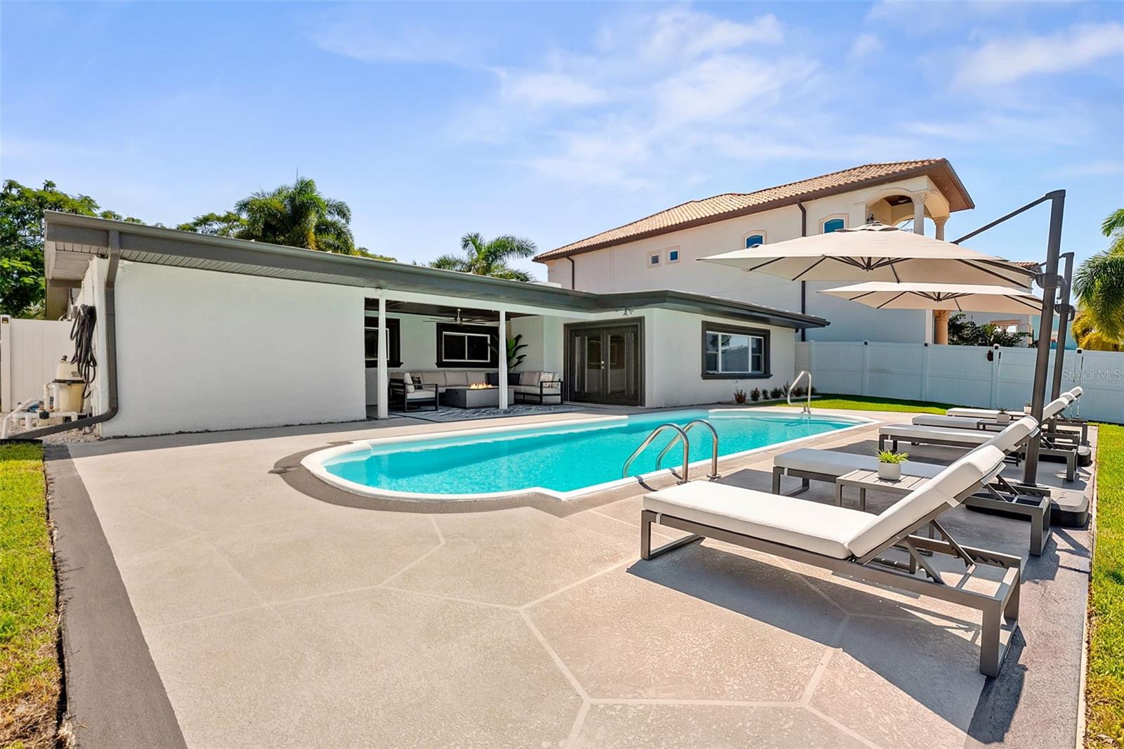 3912 FONTAINEBLEAU DR