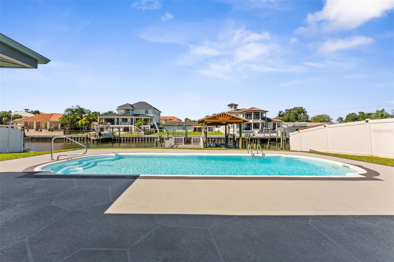3912 FONTAINEBLEAU DR