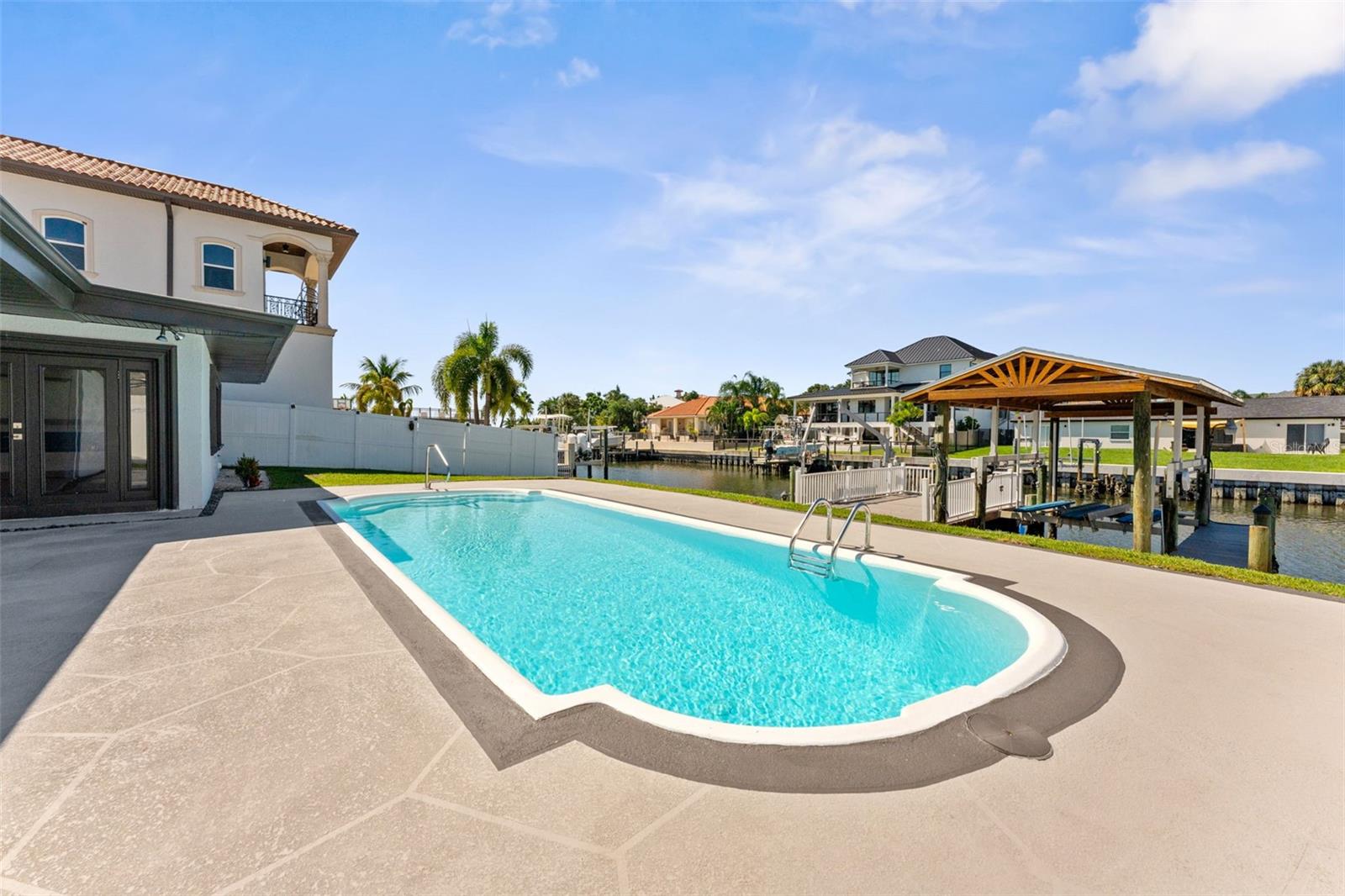 3912 FONTAINEBLEAU DR