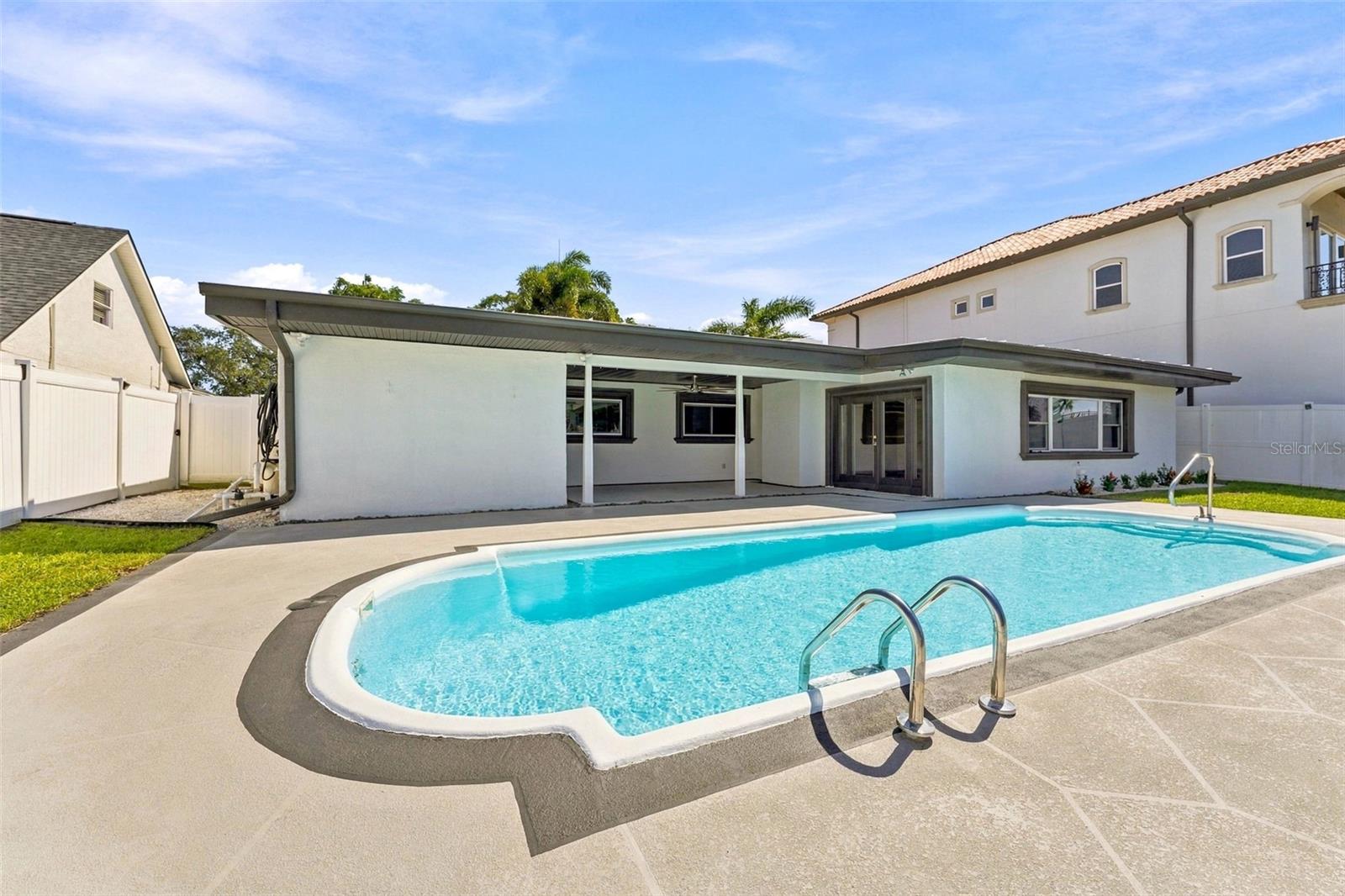 3912 FONTAINEBLEAU DR