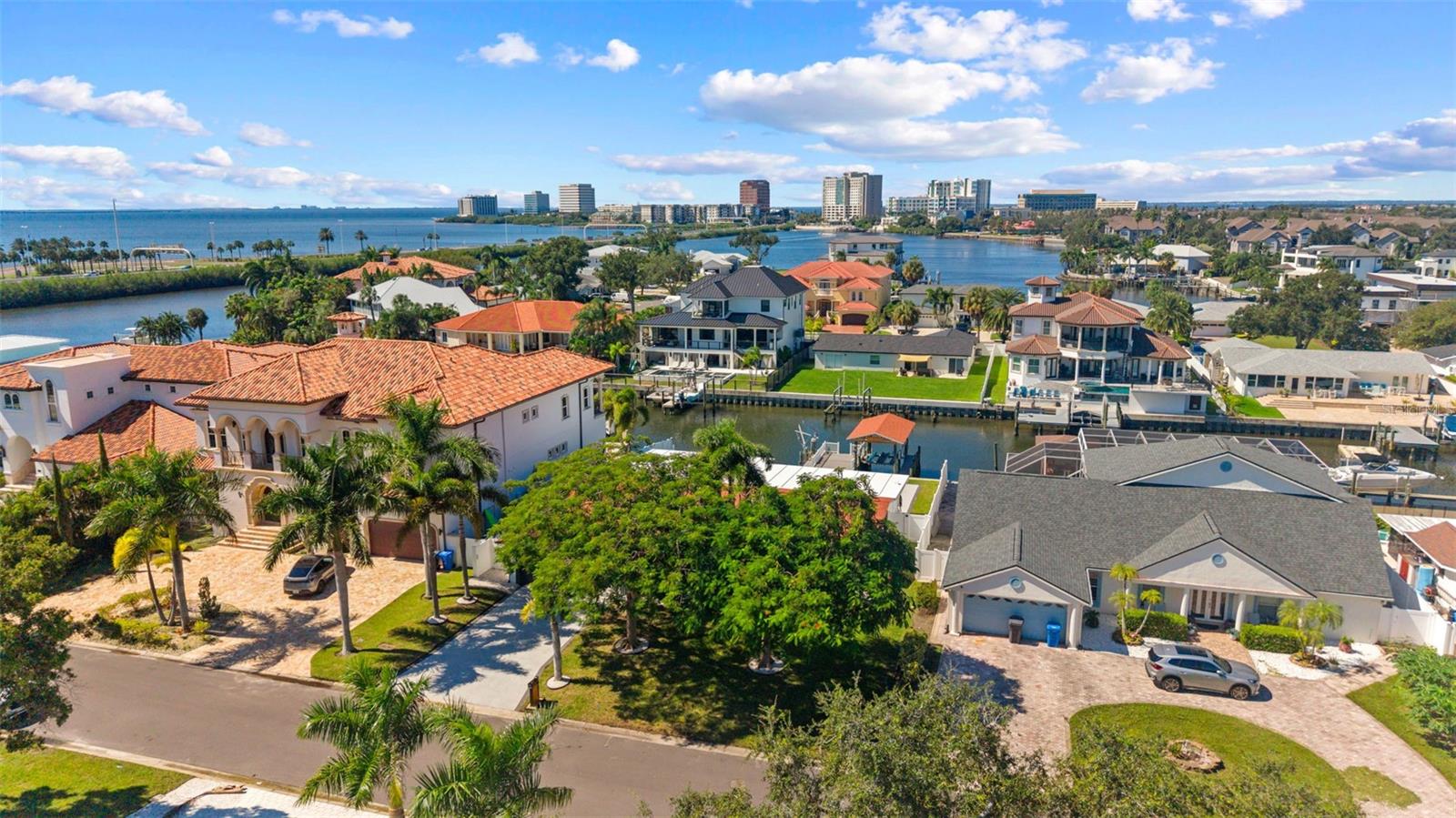 3912 FONTAINEBLEAU DR