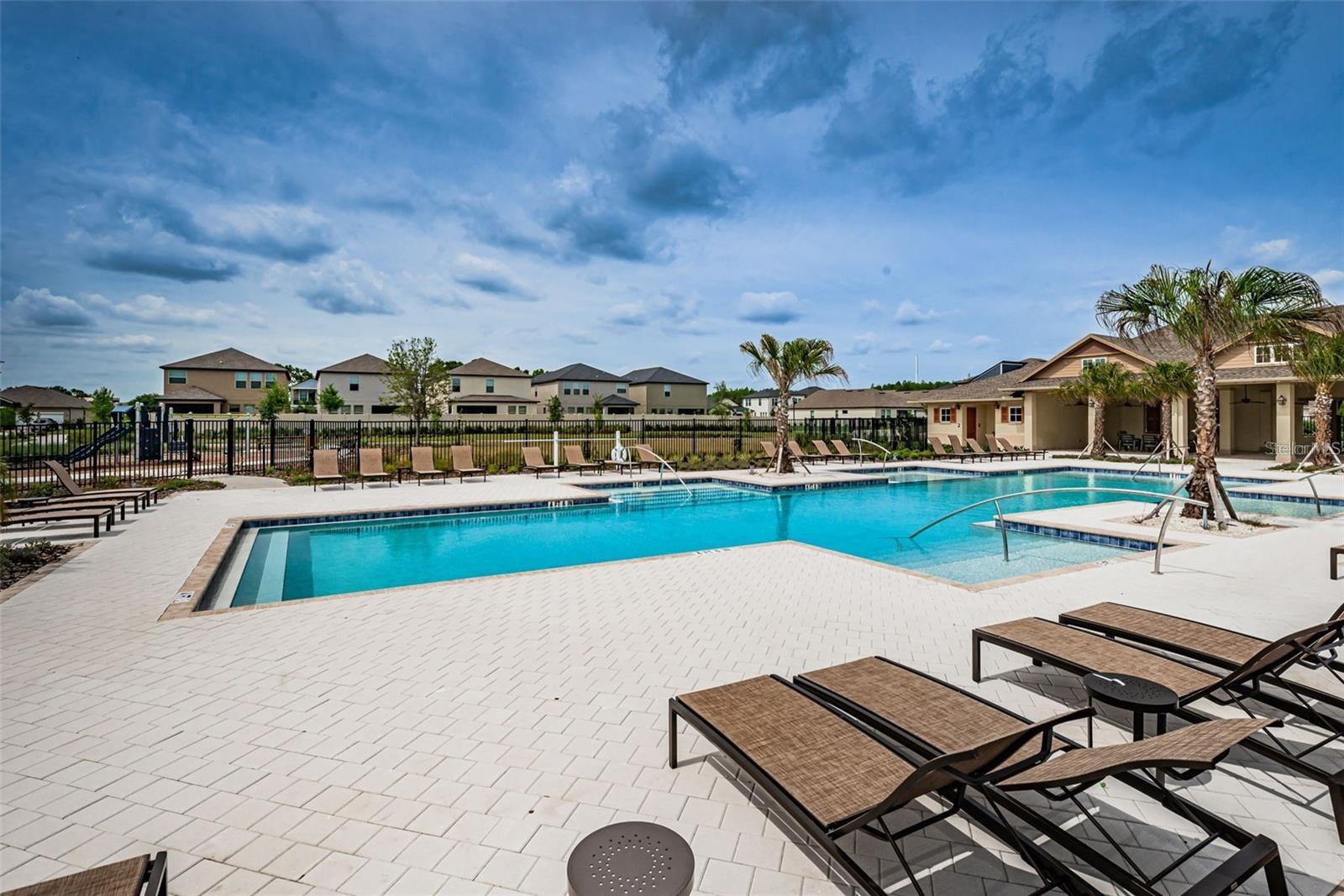 8327 CRESCENT OAKS DR