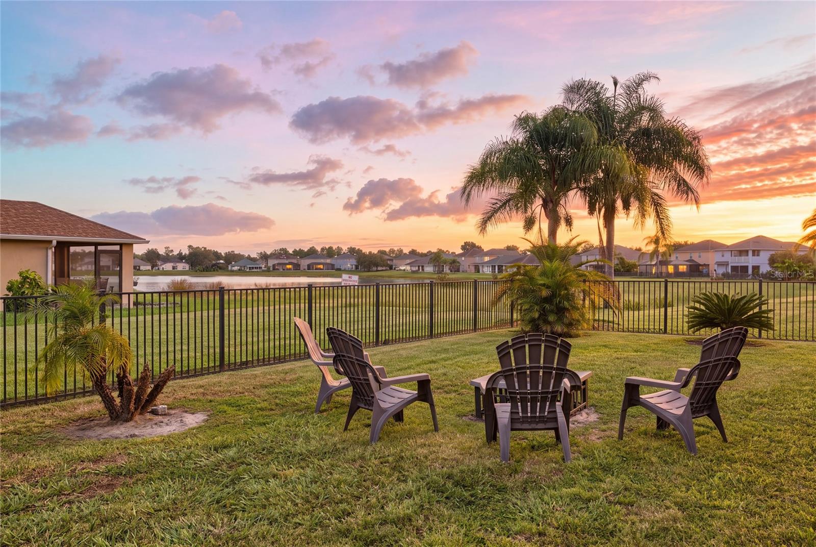 7619 CRESCENT PALM DR