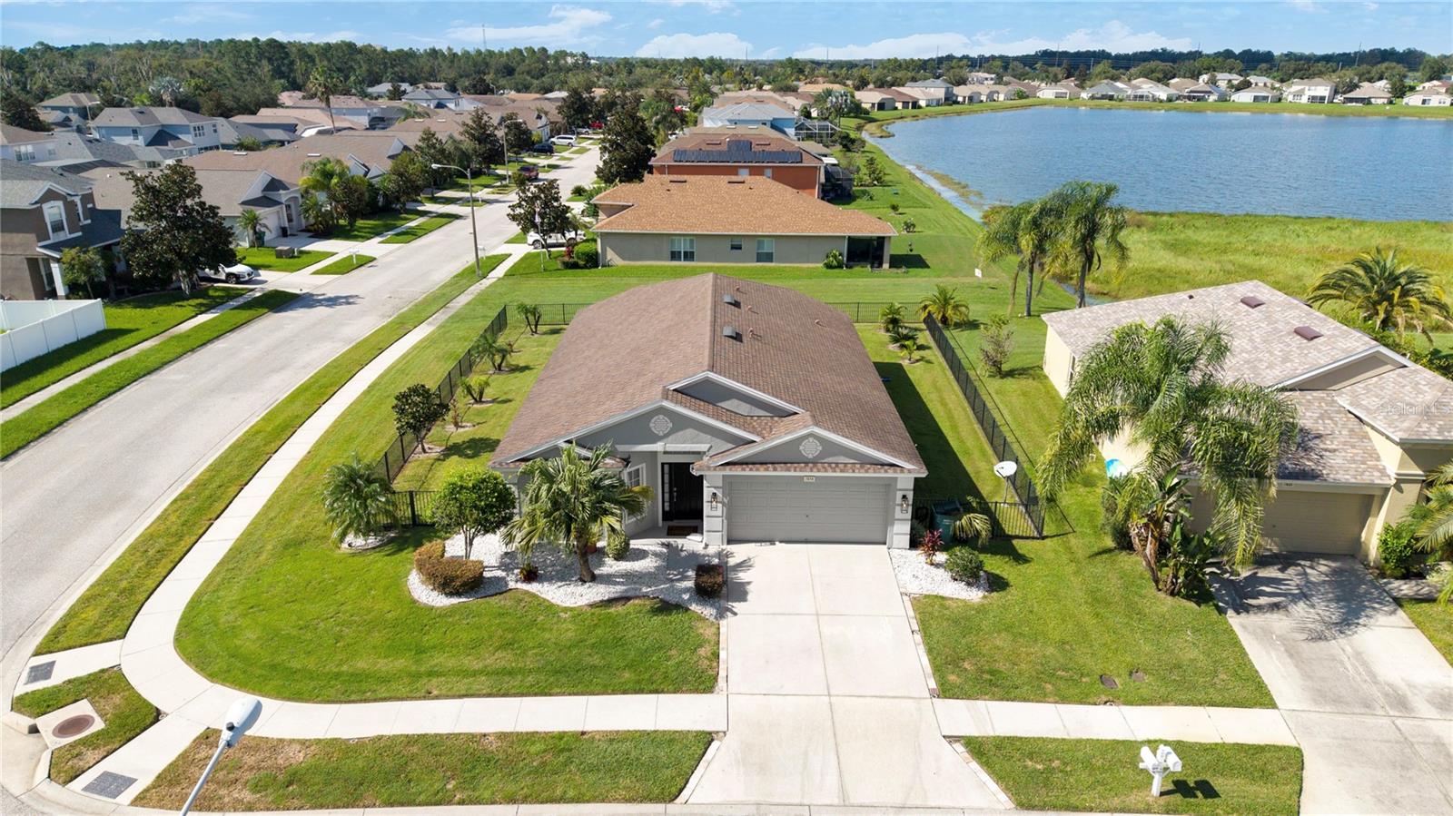 7619 CRESCENT PALM DR