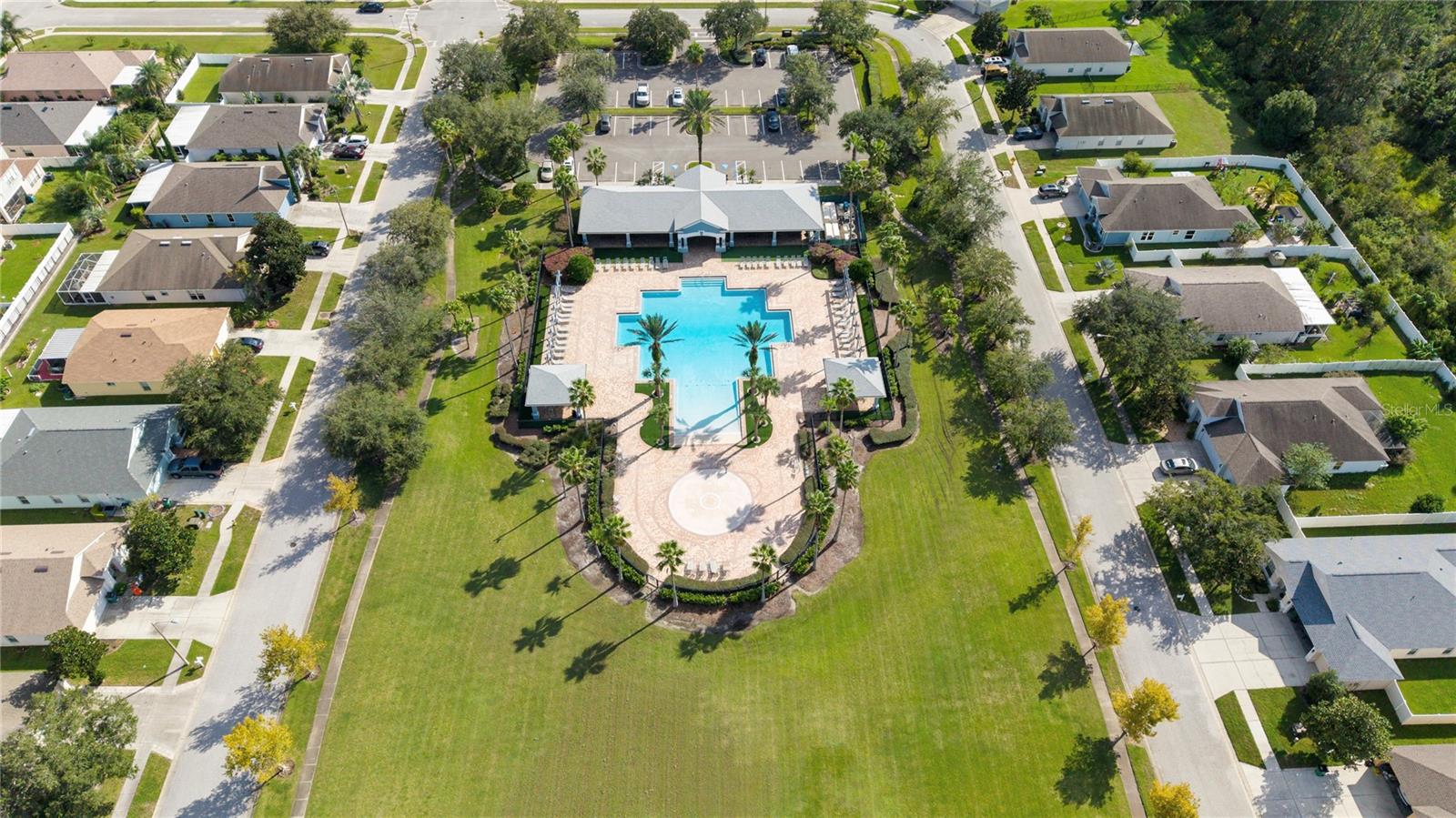 7619 CRESCENT PALM DR