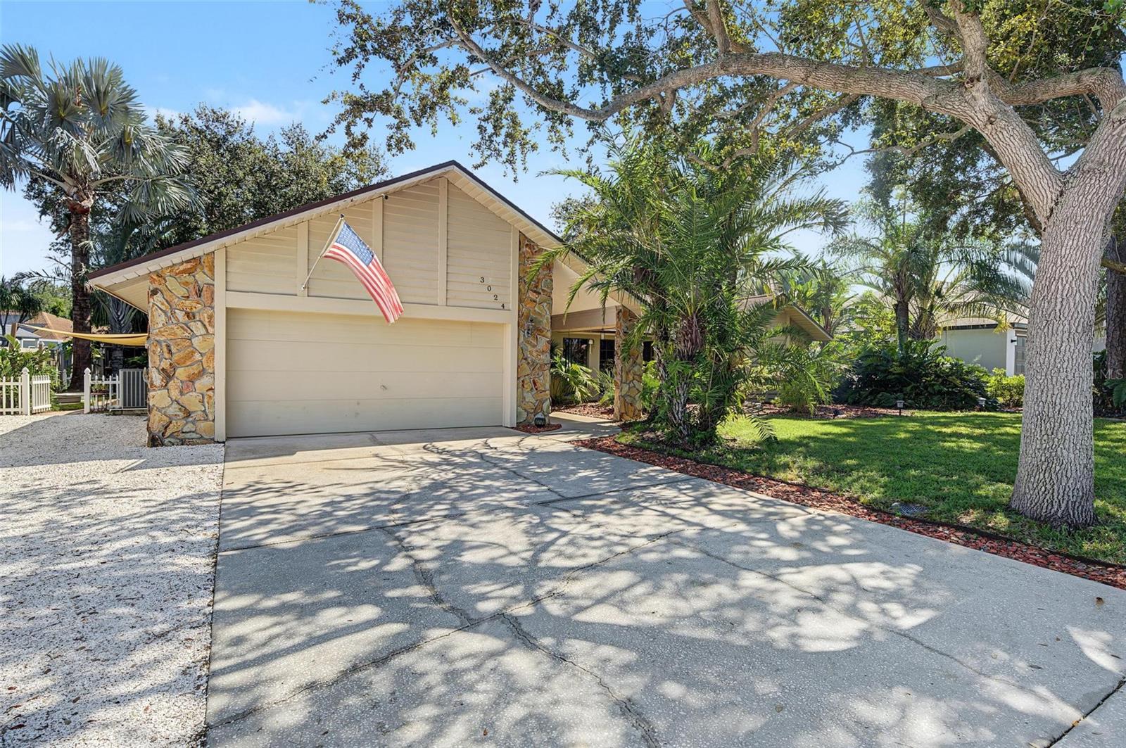 3024 PINEVIEW DR