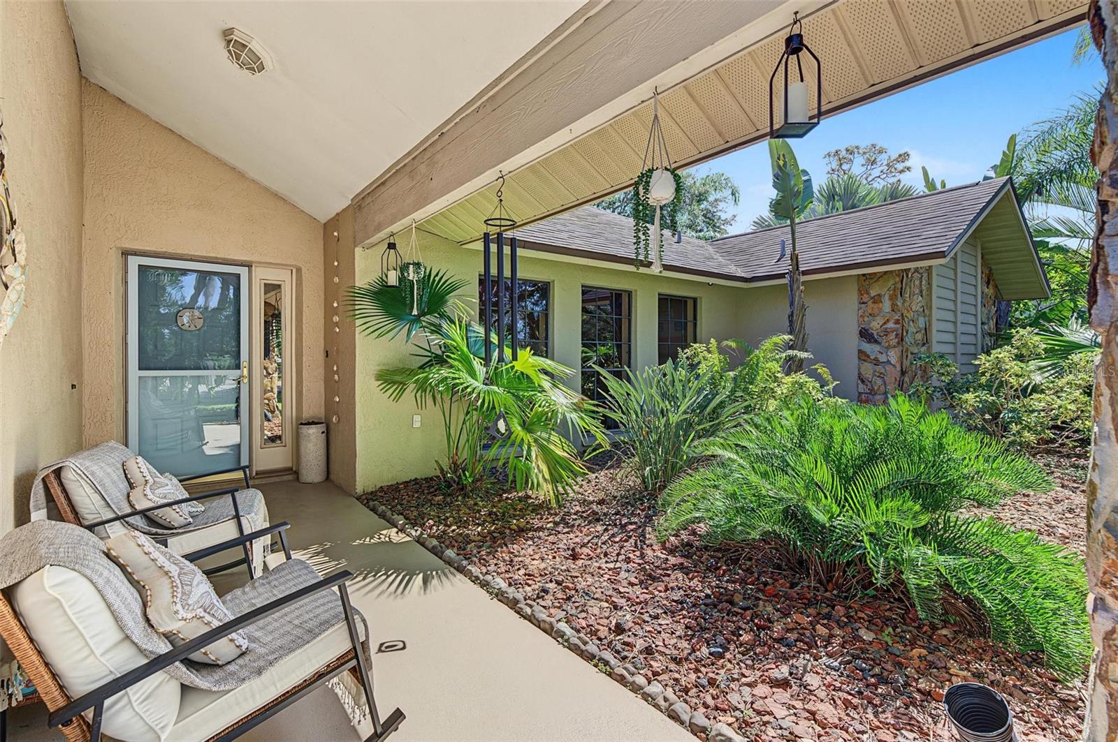 3024 PINEVIEW DR