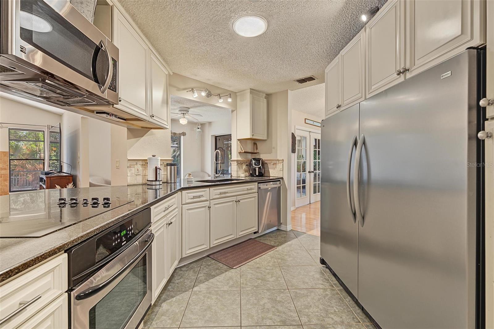 3024 PINEVIEW DR