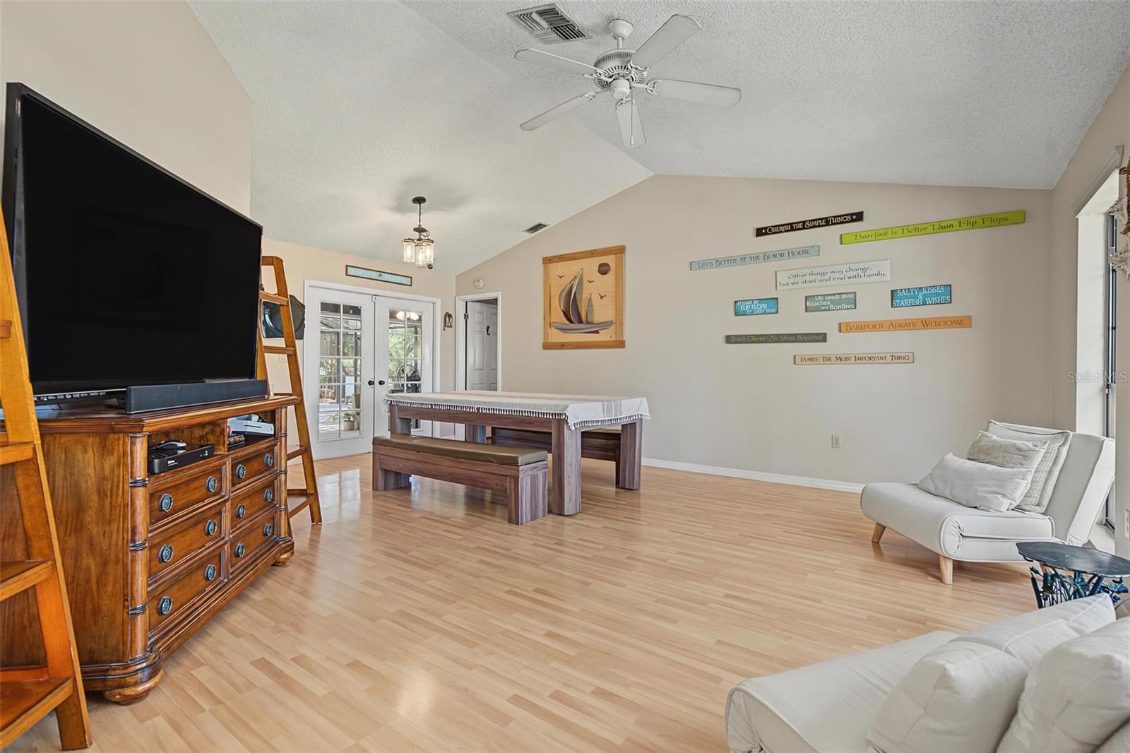 3024 PINEVIEW DR