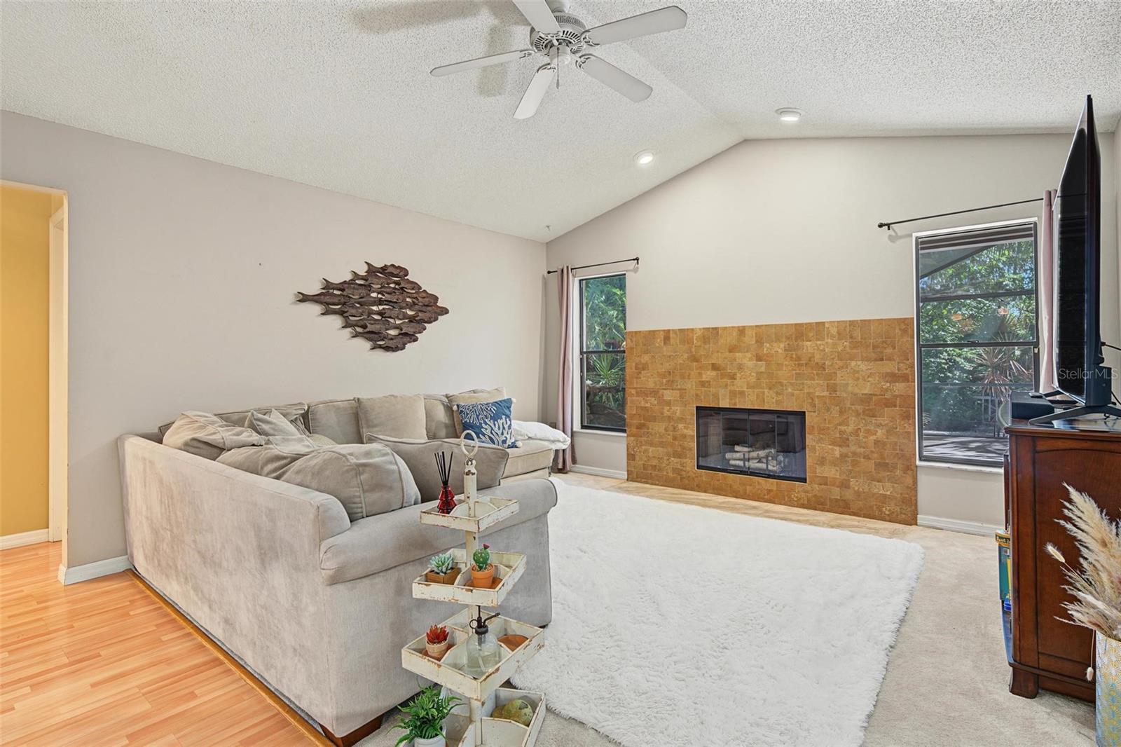 3024 PINEVIEW DR