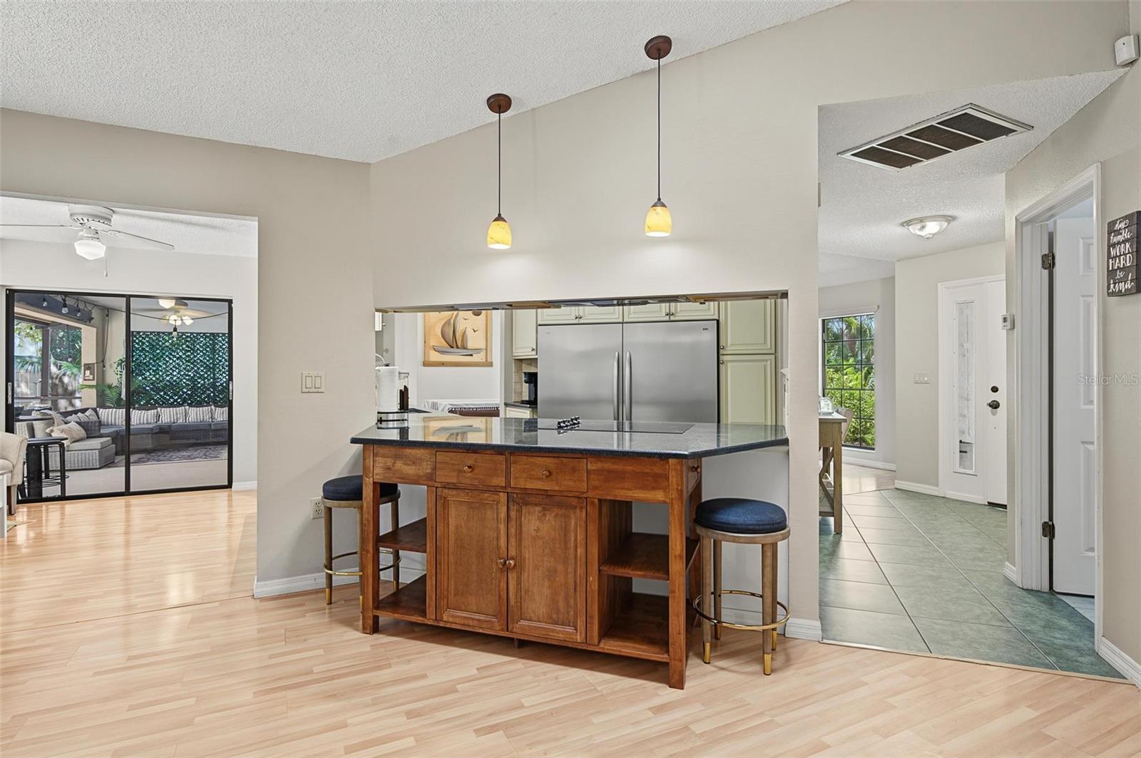 3024 PINEVIEW DR