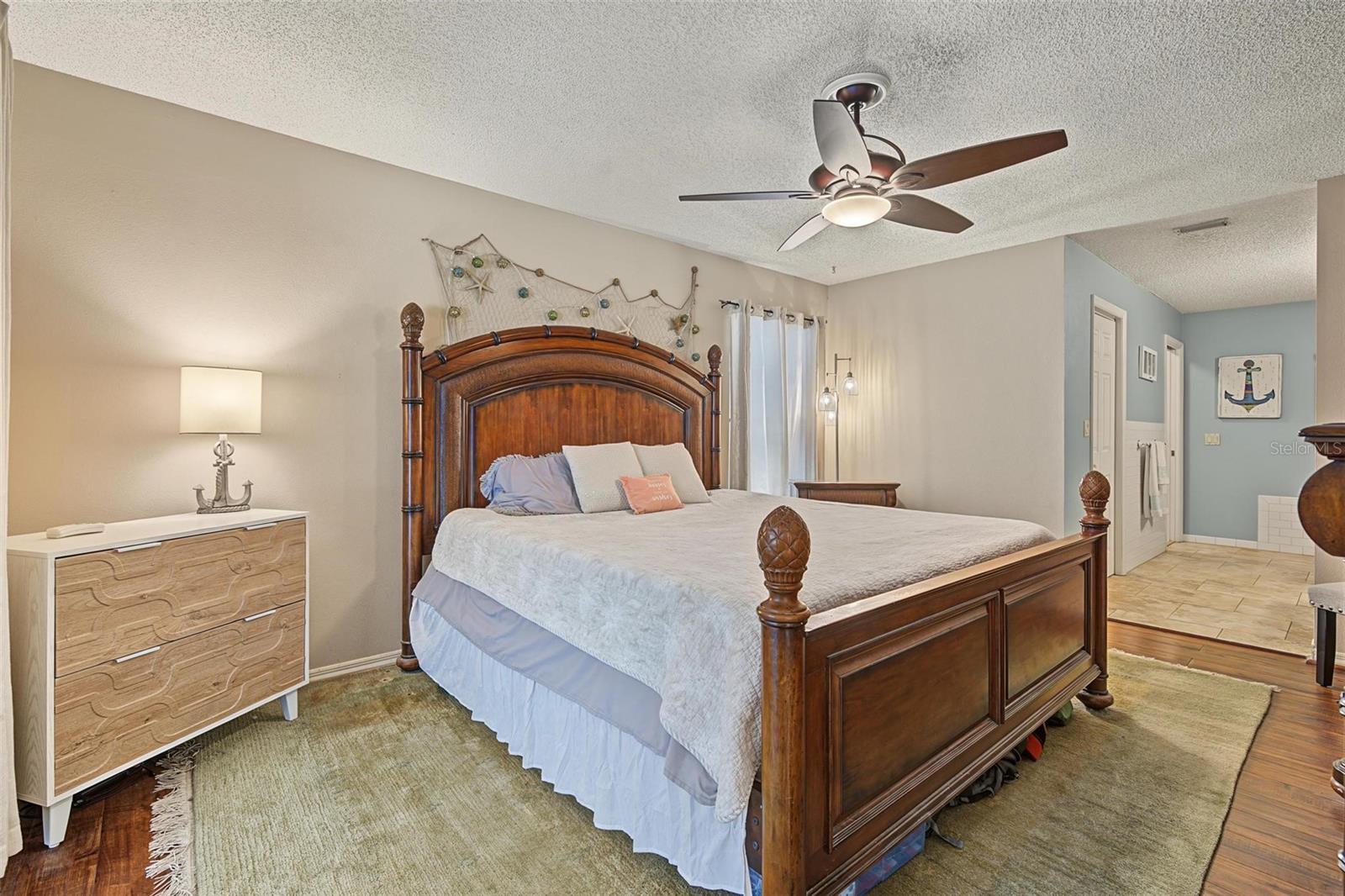 3024 PINEVIEW DR