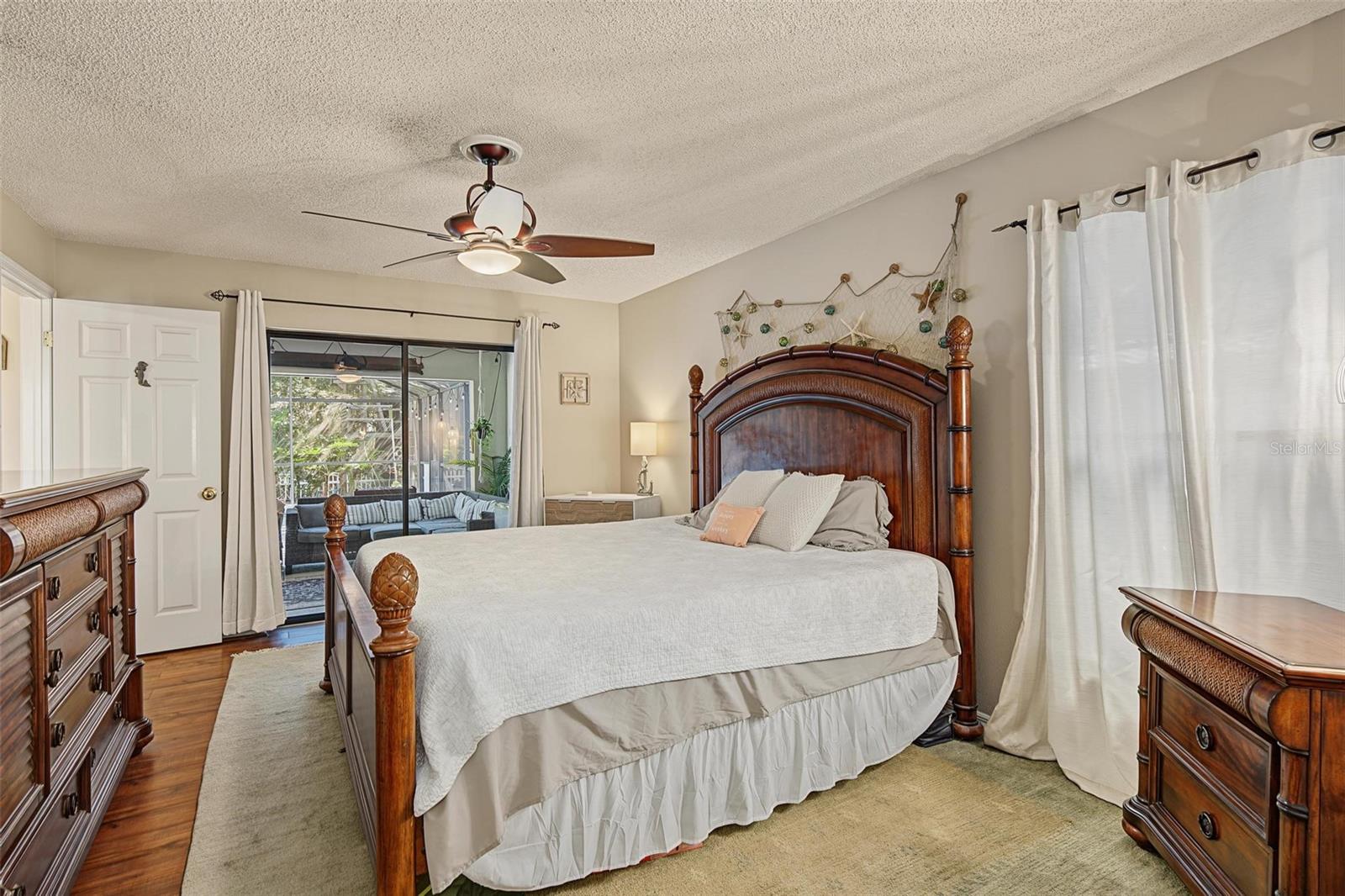 3024 PINEVIEW DR