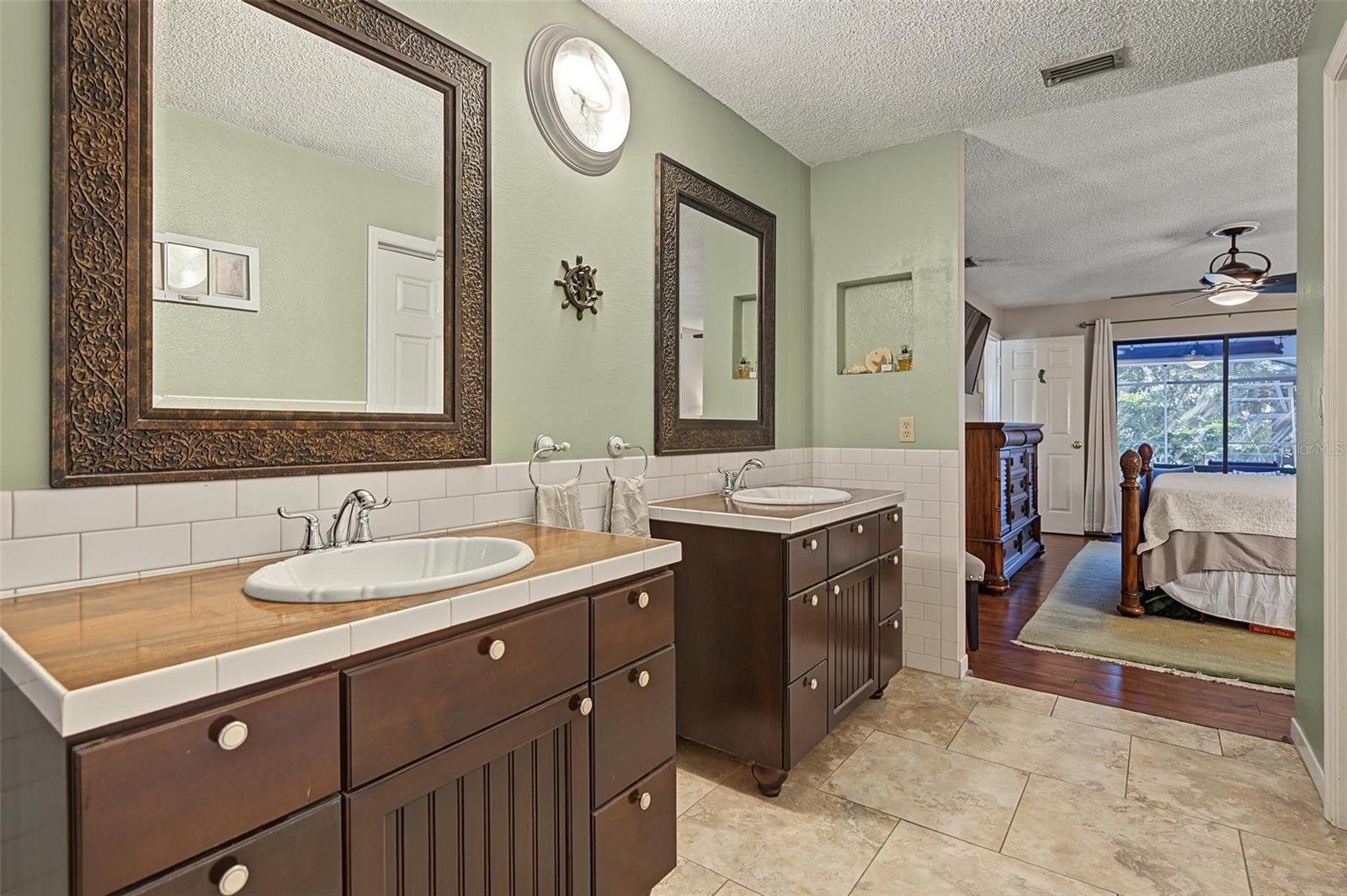 3024 PINEVIEW DR