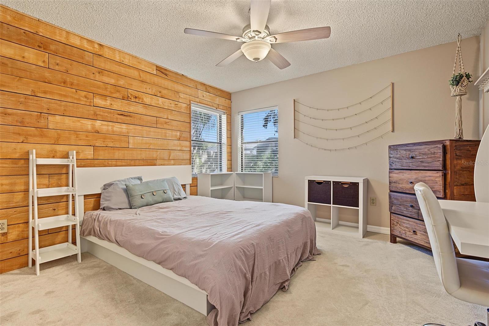 3024 PINEVIEW DR