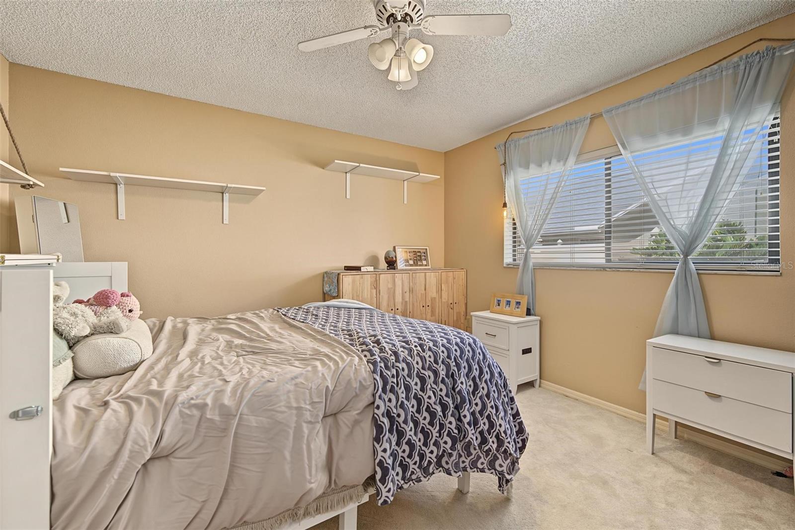 3024 PINEVIEW DR