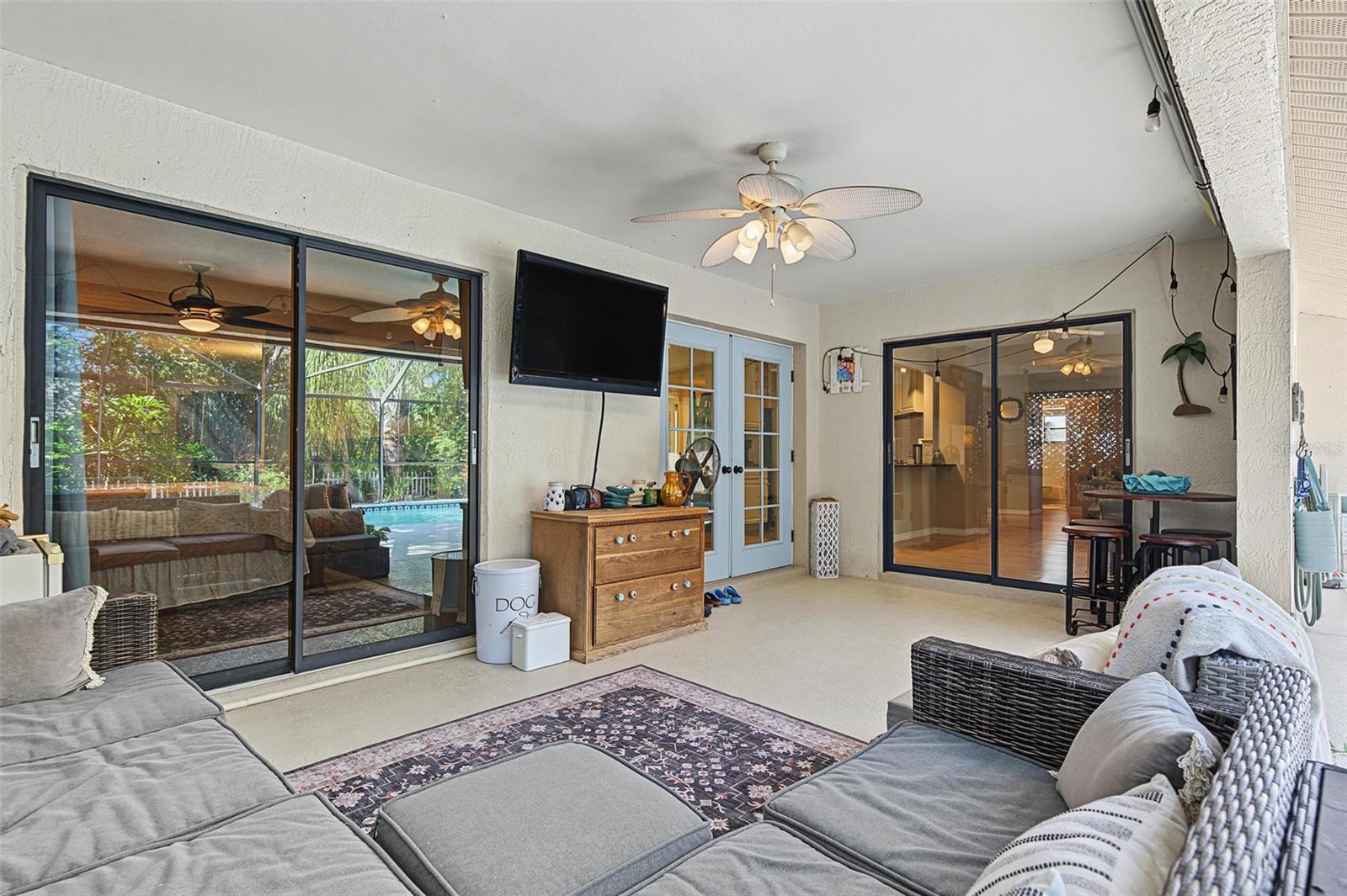3024 PINEVIEW DR