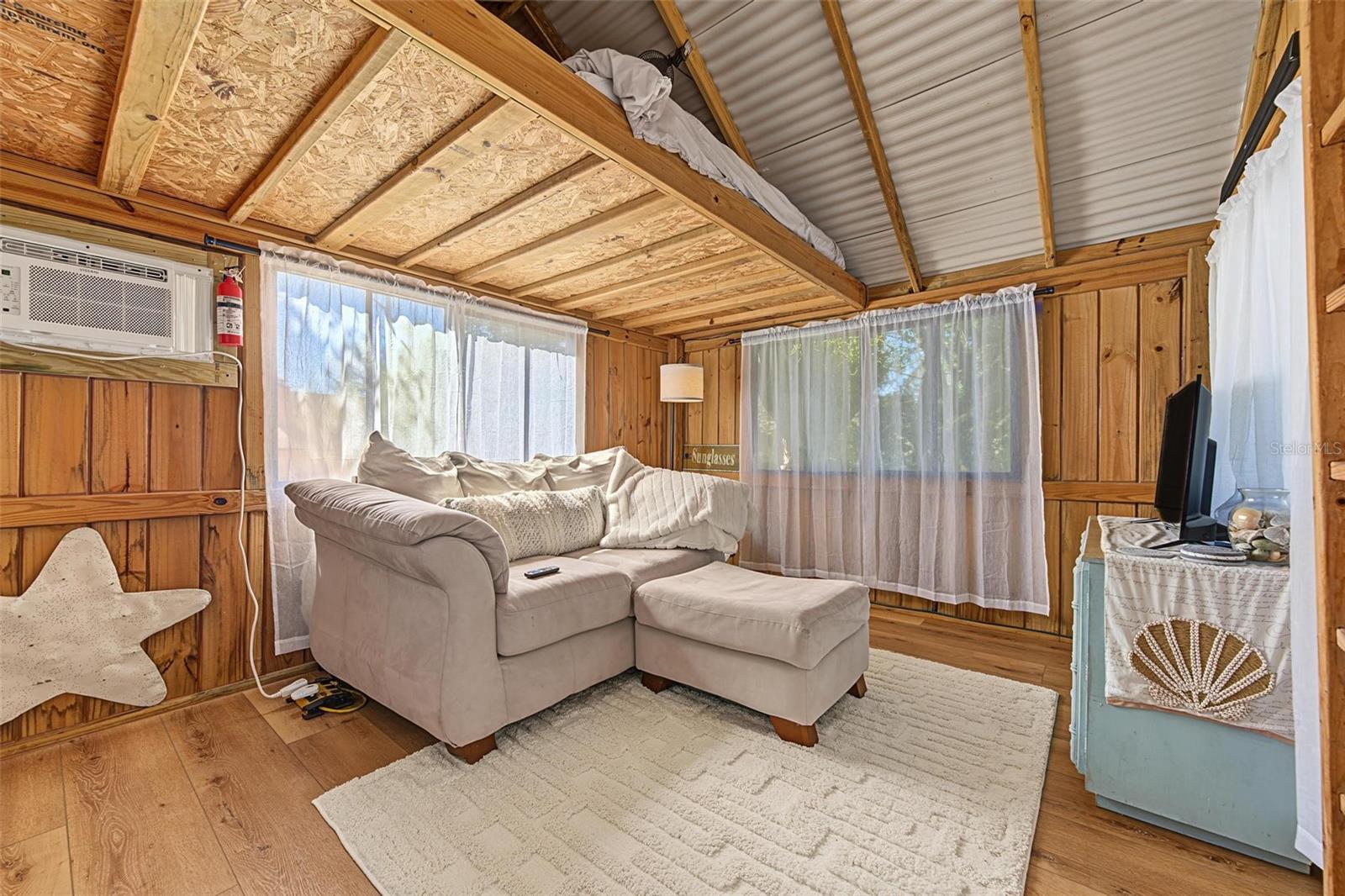 3024 PINEVIEW DR