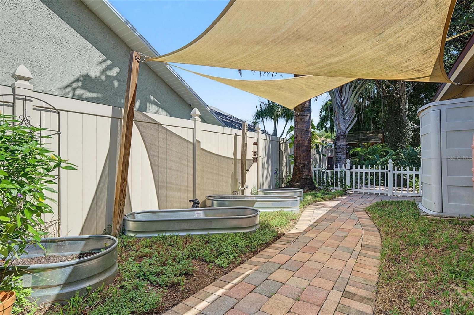 3024 PINEVIEW DR