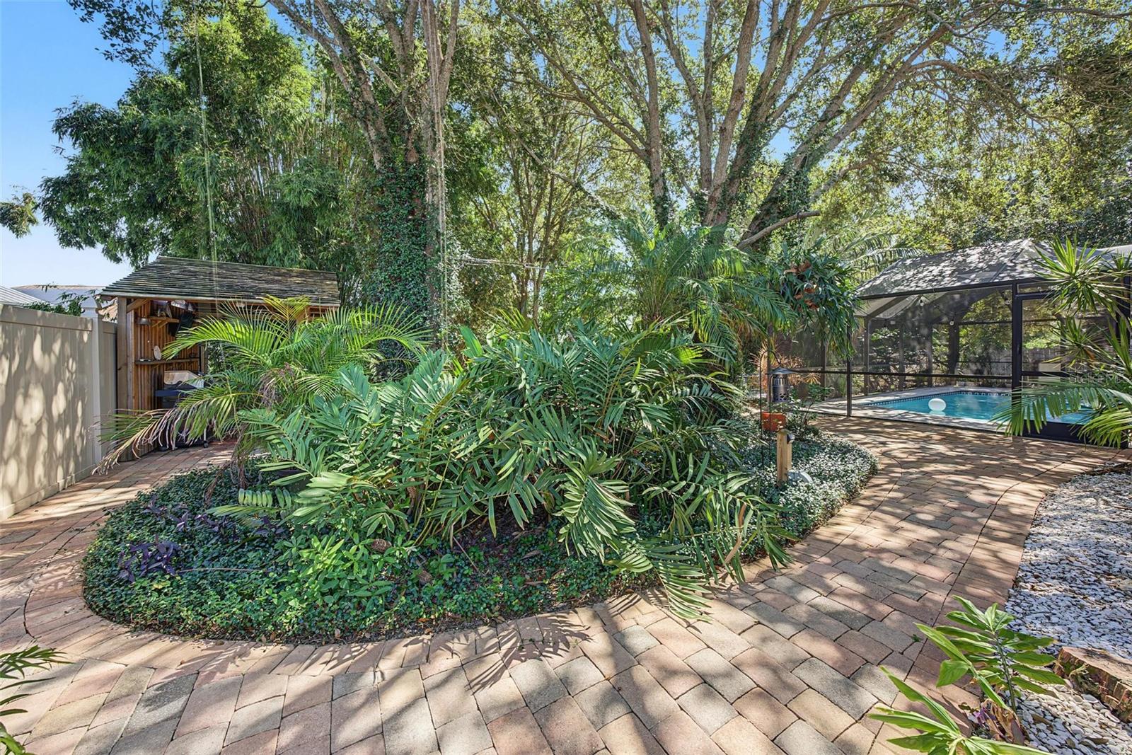 3024 PINEVIEW DR