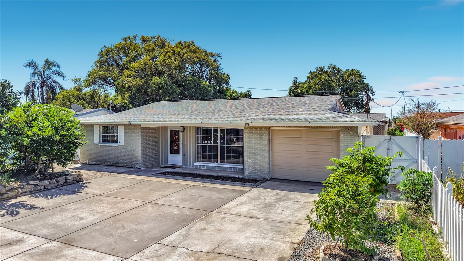 1153 CHANCELLOR DR